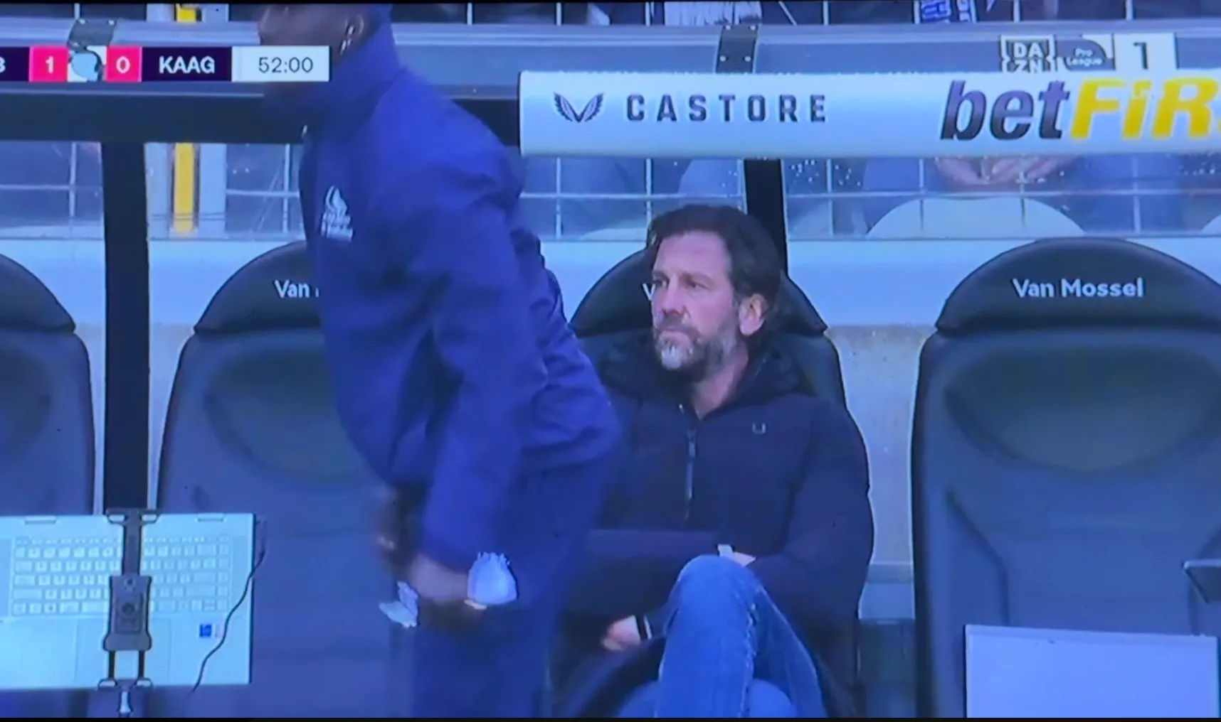 Rik De Mil zwaar onder vuur na actie tegen Club: "Bol het af bij Gent!"