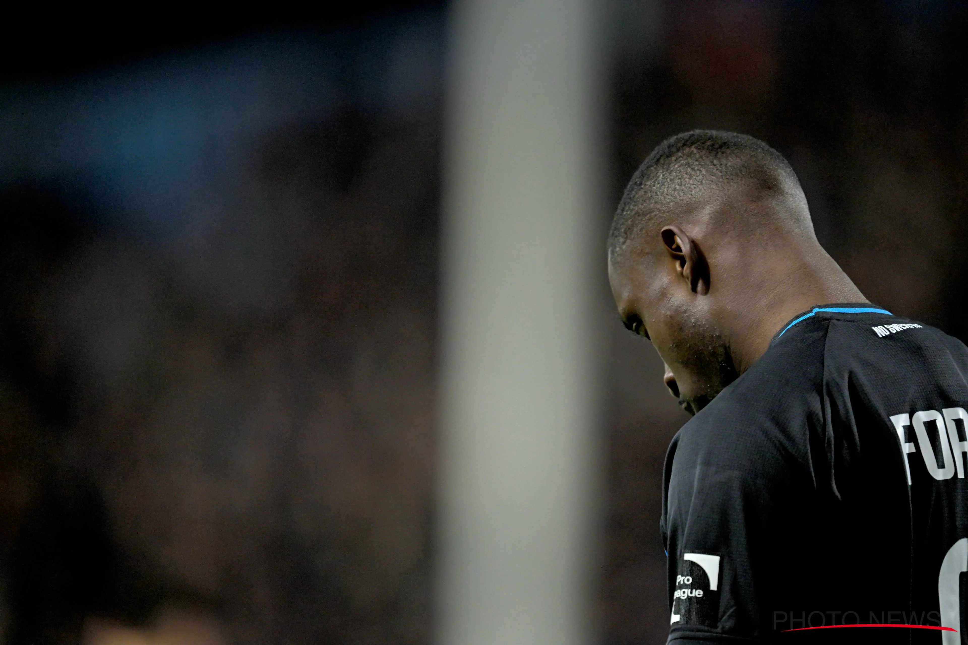 Heel Nederland lacht met ontstellende Carlos Forbs bij Club Brugge