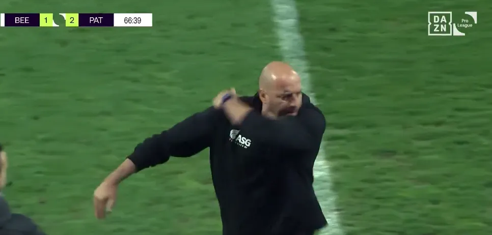 Beerschot-Patro stilgelegd: Stijnen stapt van het veld met zijn team