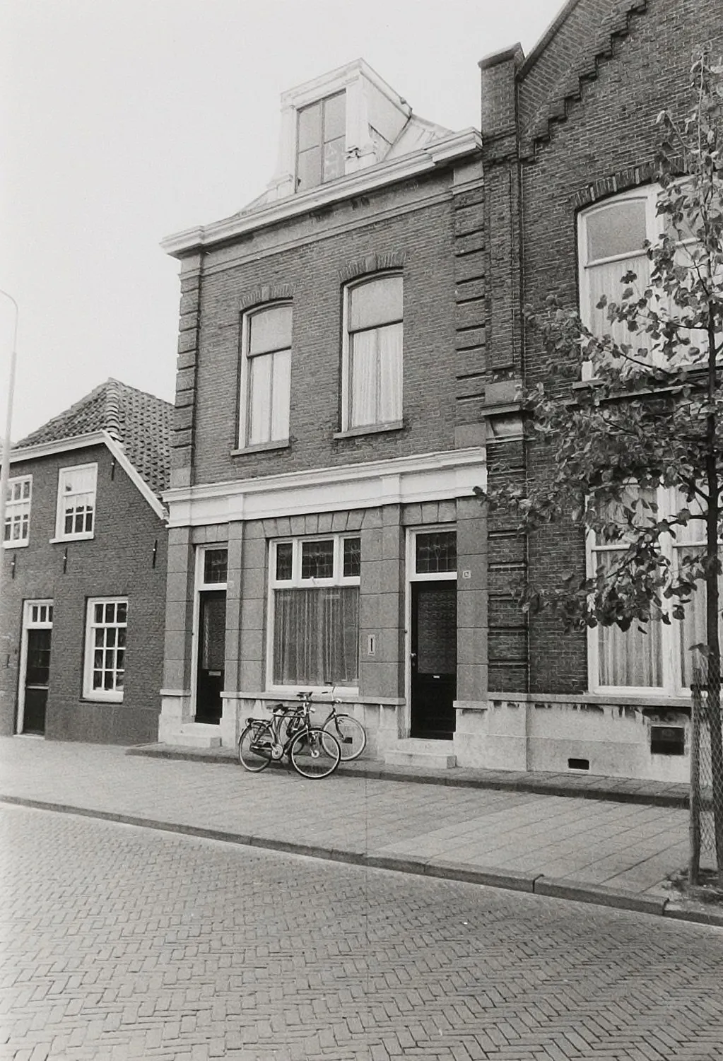 dorpstraat 11 13 bron bhic