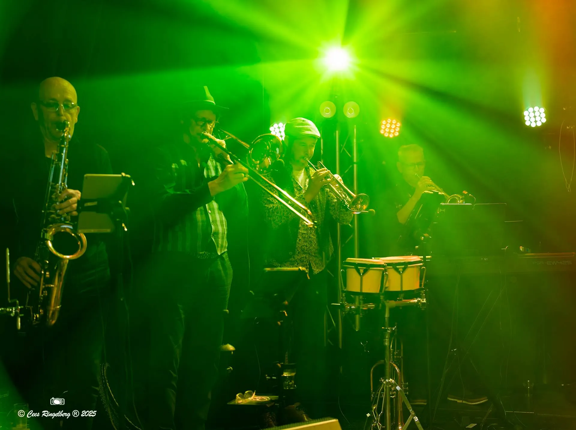 THE MAVERTRICKS A TRIBUTE TO THE MAVERICKS - 080