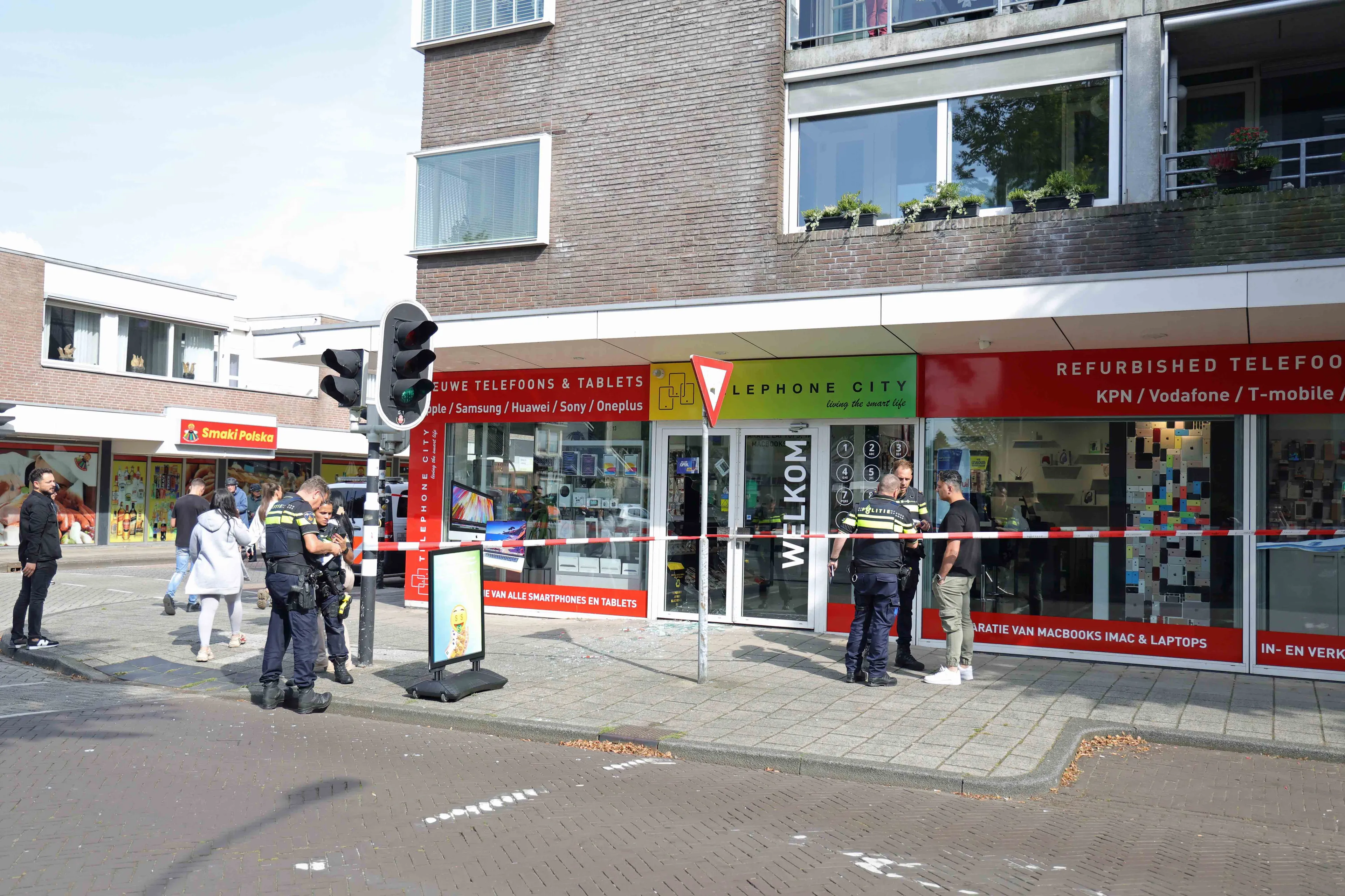 Gewapende overval op Waalwijkse telefoonwinkel: daders voortvluchtig