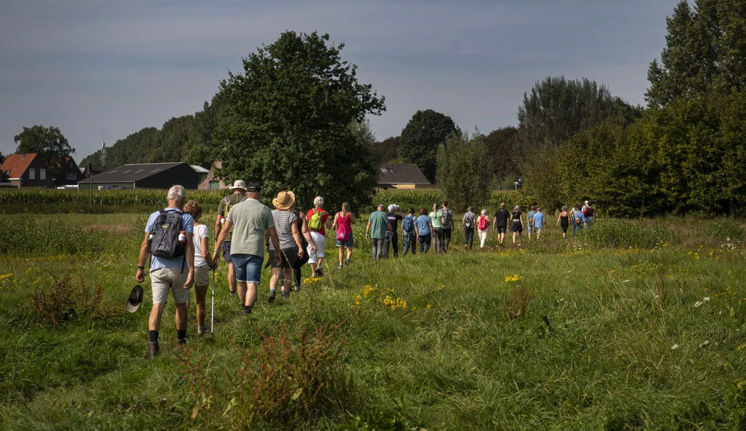 wandeling expeditie zuiderwaterlinie 2023 in waalwijk fotograaf photedby edwin wiekens