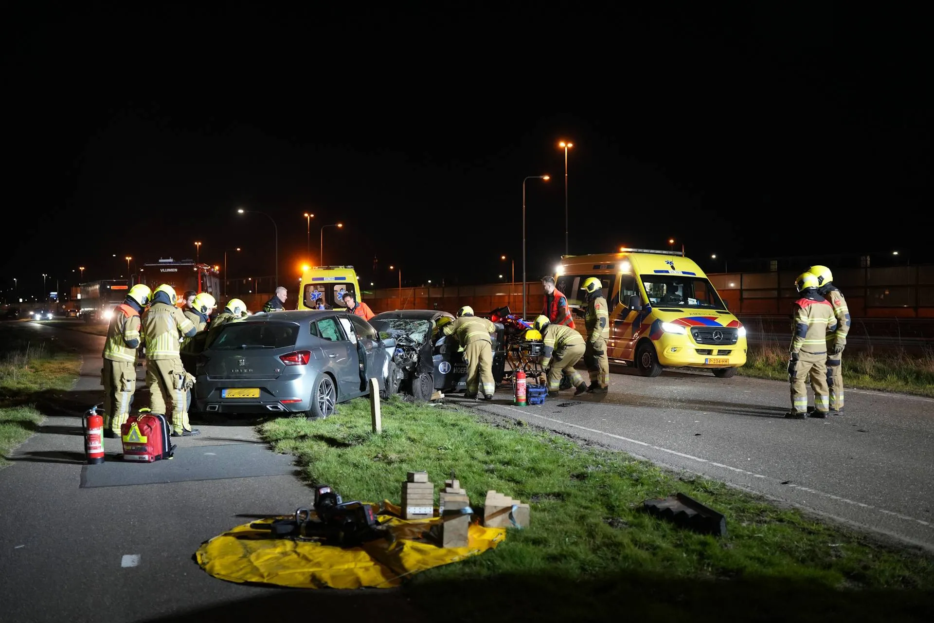 Zware aanrijding op Biesbosweg: dodelijk slachtoffer en drie gewonden