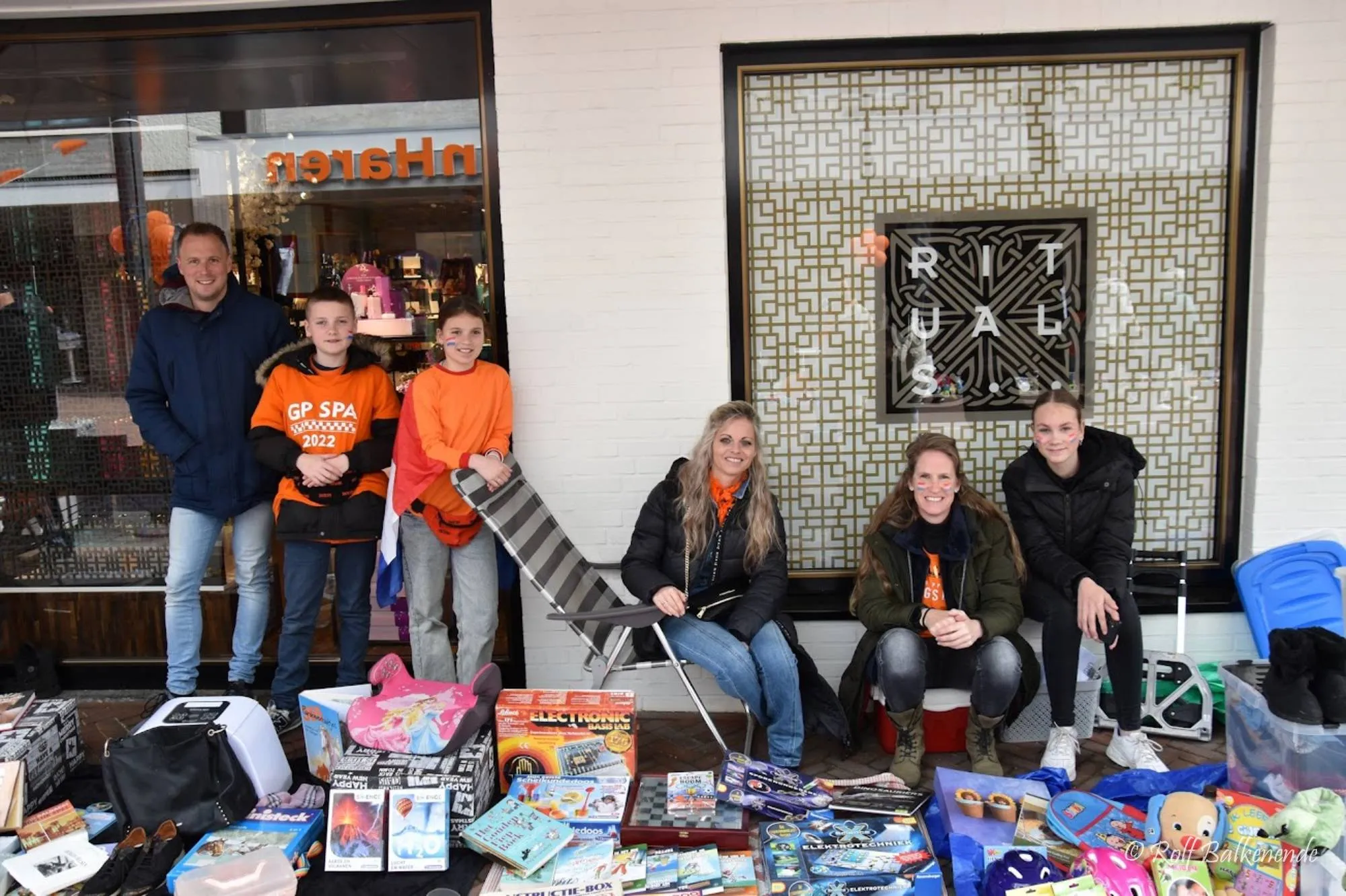 Koningsdag kleedjesmarkt centrum Waalwijk