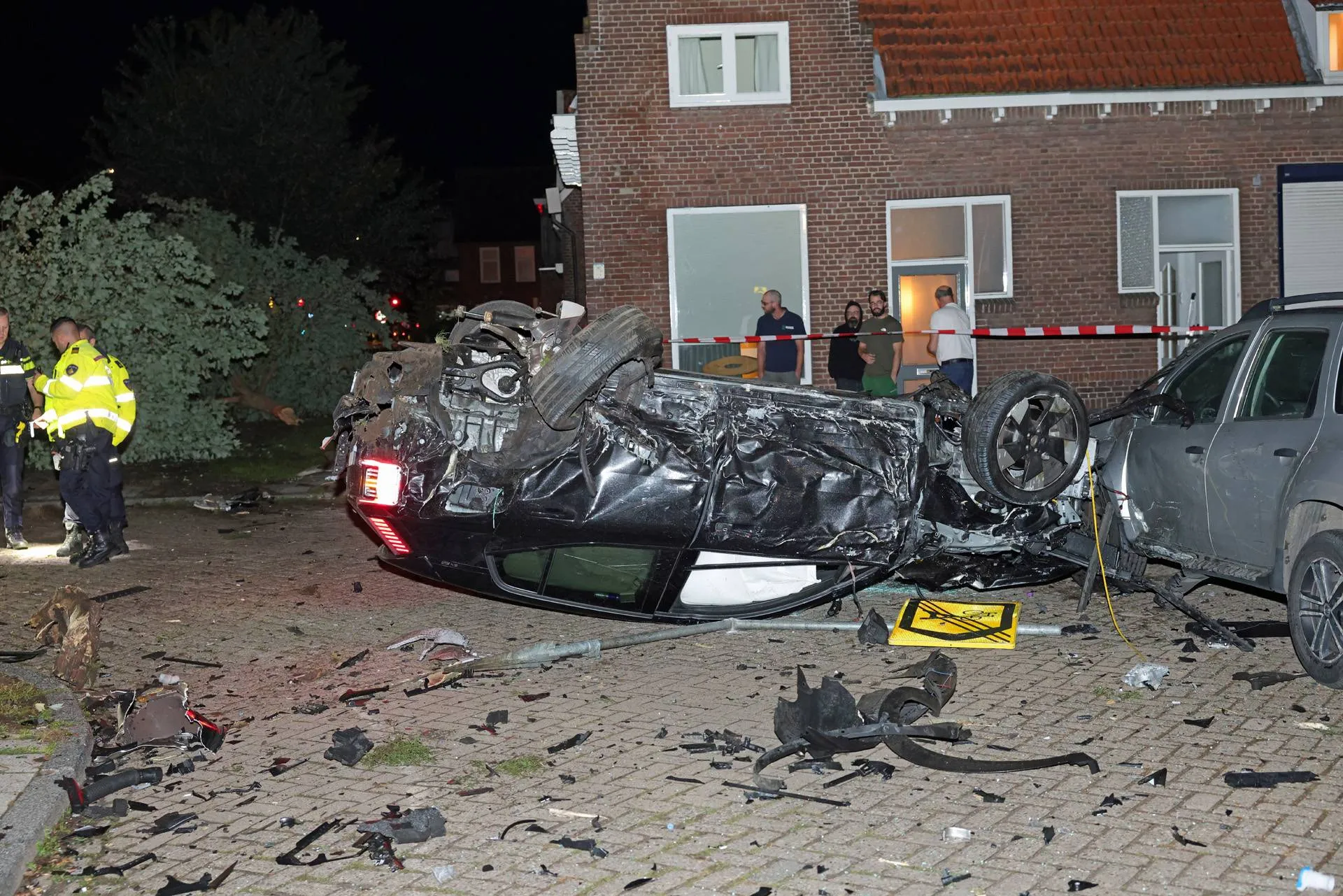 Politieachtervolging eindigt in zware crash in Waalwijk