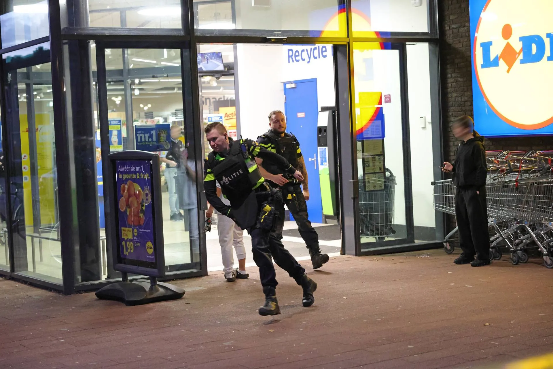 Gewapende overval op Lidl in Waalwijk, politie lost waarschuwingsschoten