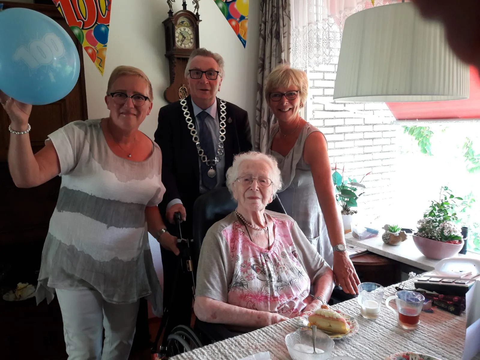 mw raebel 100 jaar