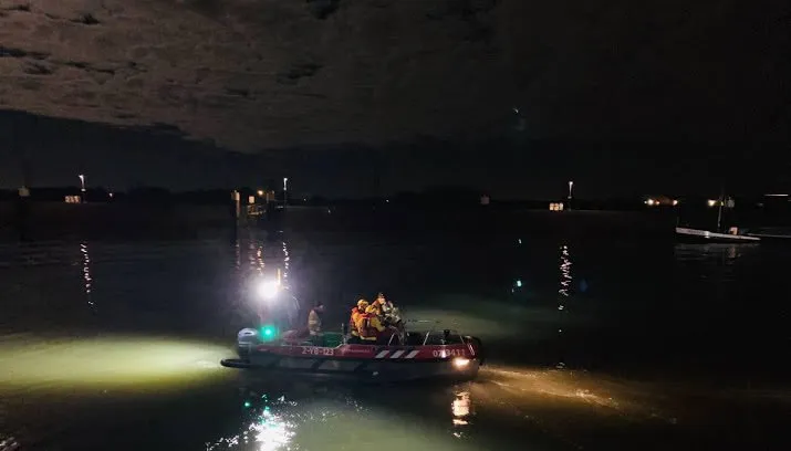 omgeslagen roeiboot op rijn blijft raadsel 715x408
