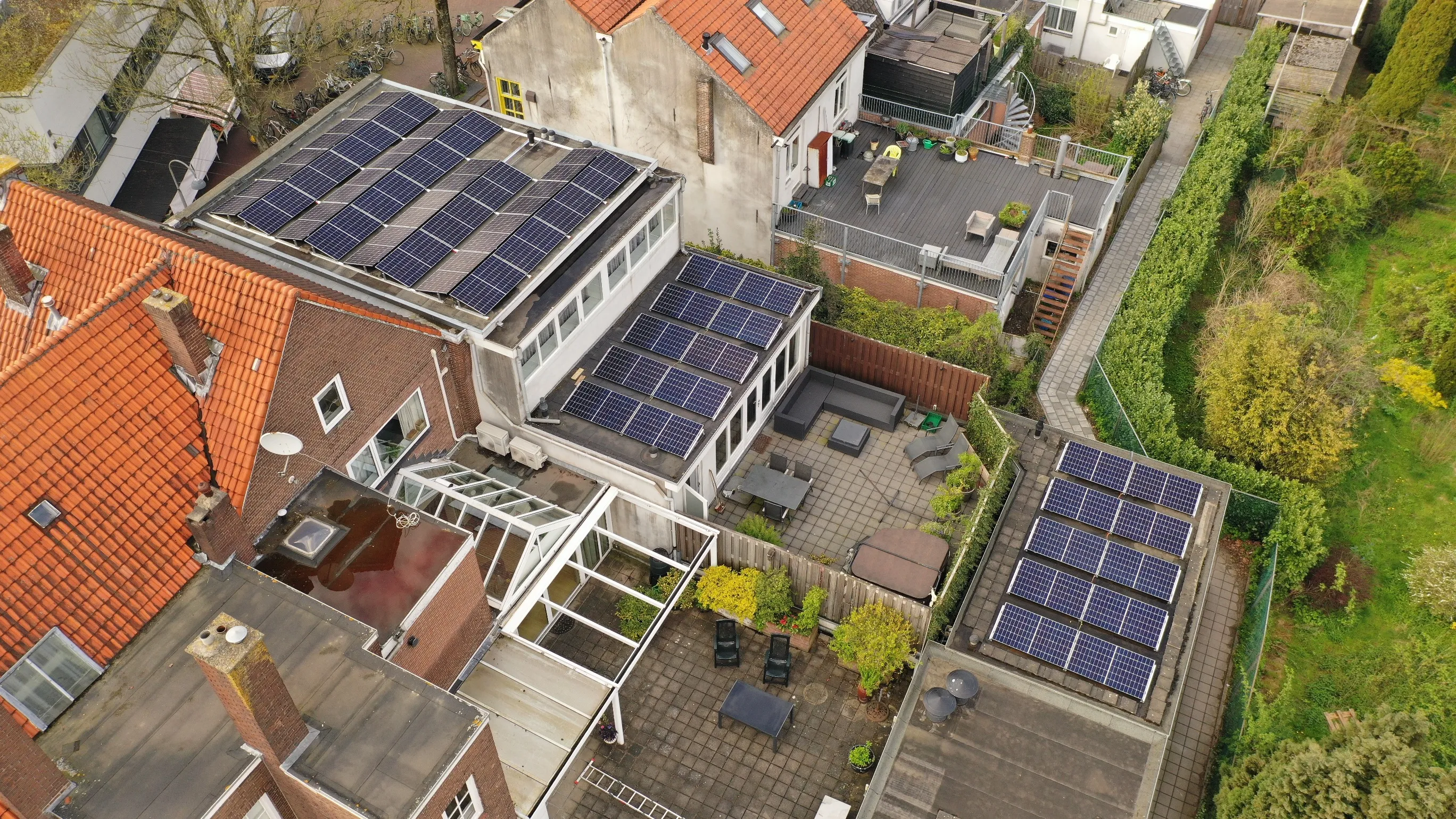 zonnepanelen op het dak bij copypoint wageningenklein