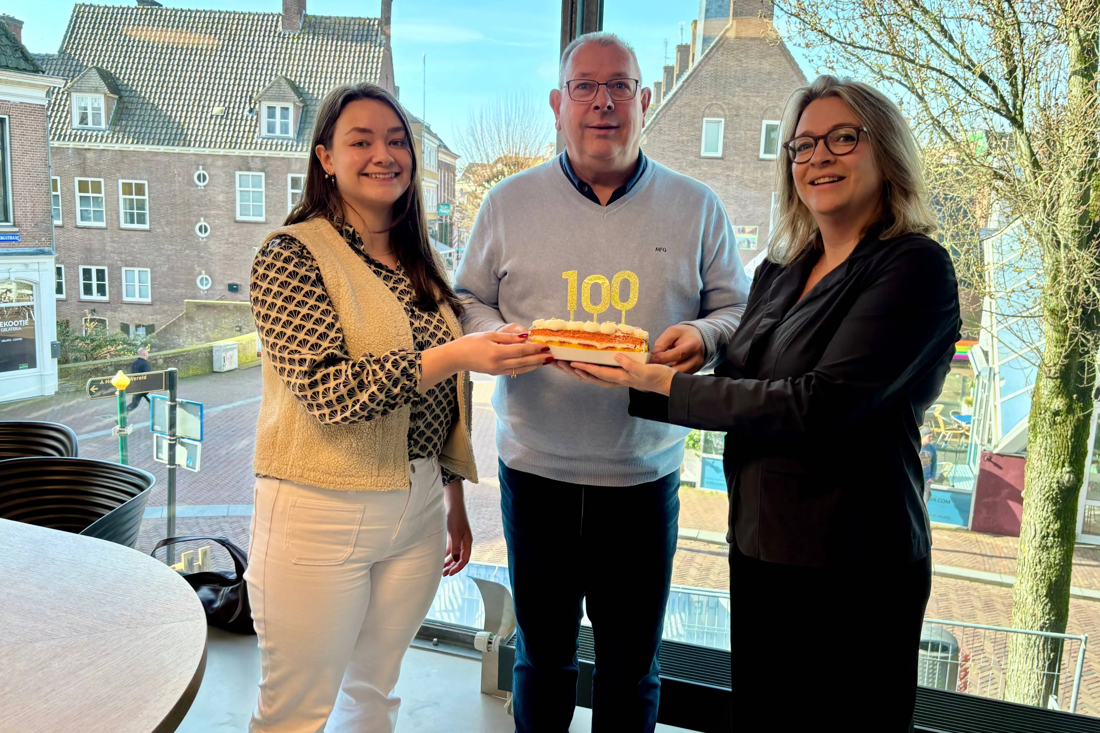 Wethouder Anne Janssen en Huurteams Wageningen bij inloopspreekuur