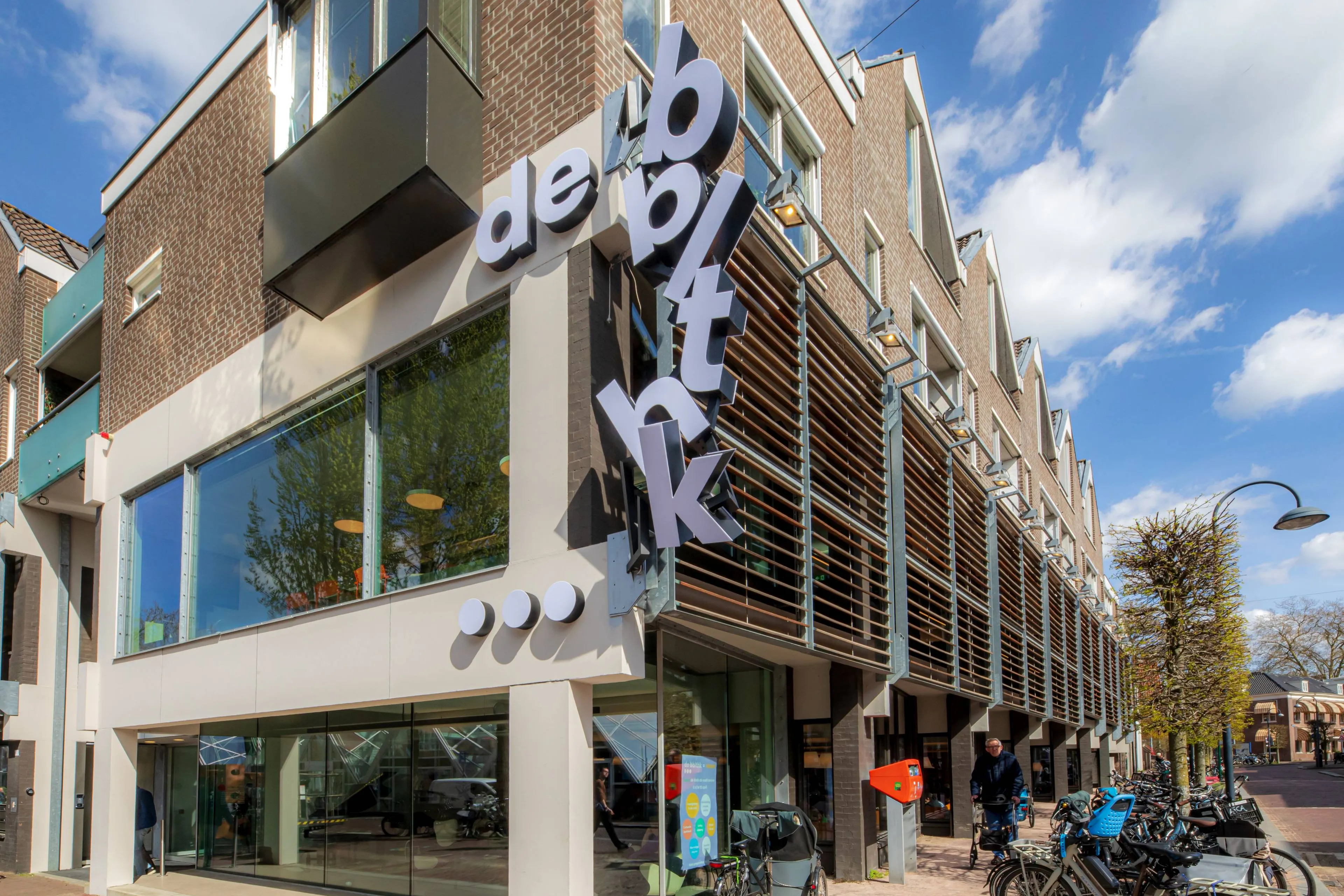 opening 6 maart-6990 biblitoheek