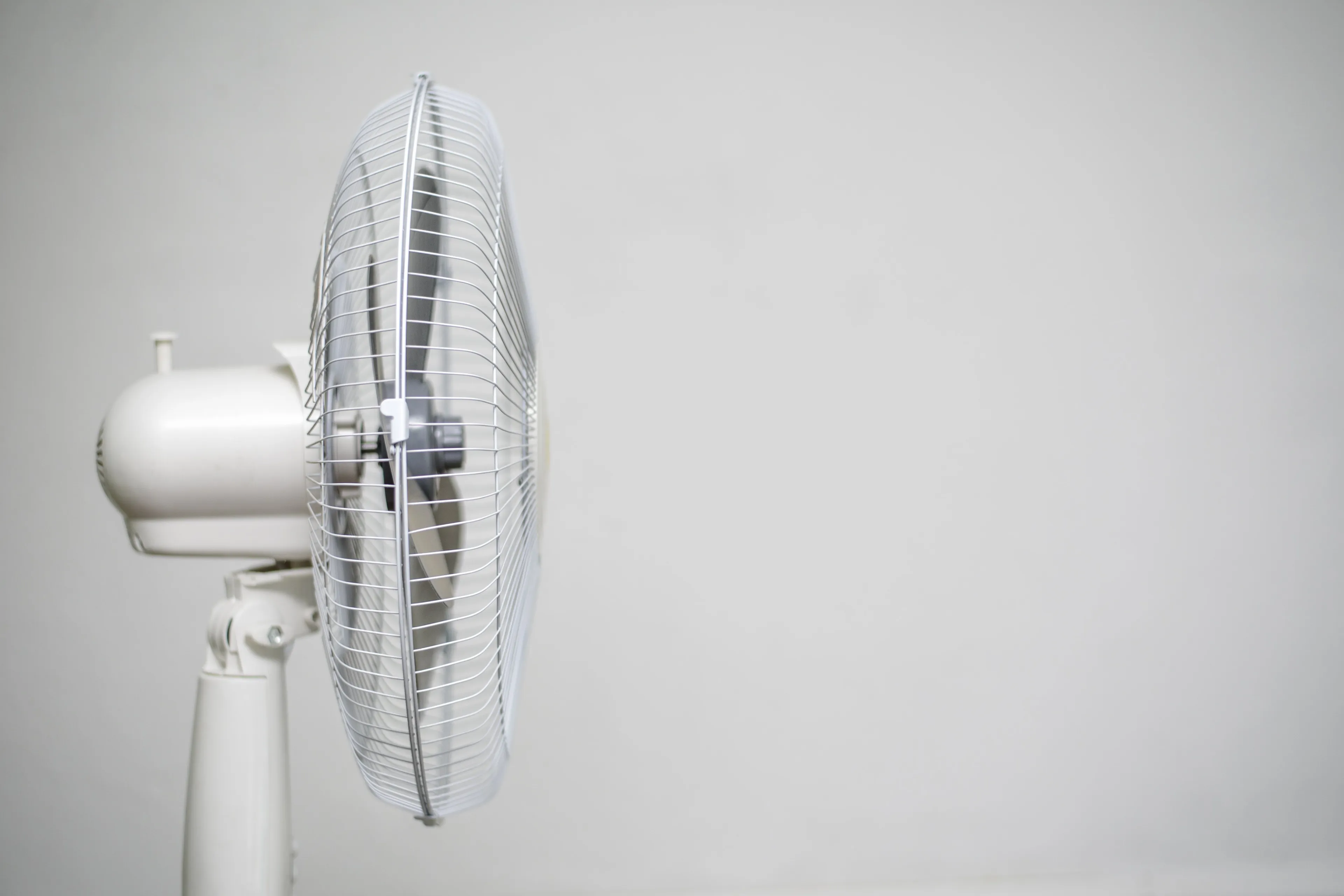 Slaap je met een ventilator aan? Daar kun je beter mee stoppen
