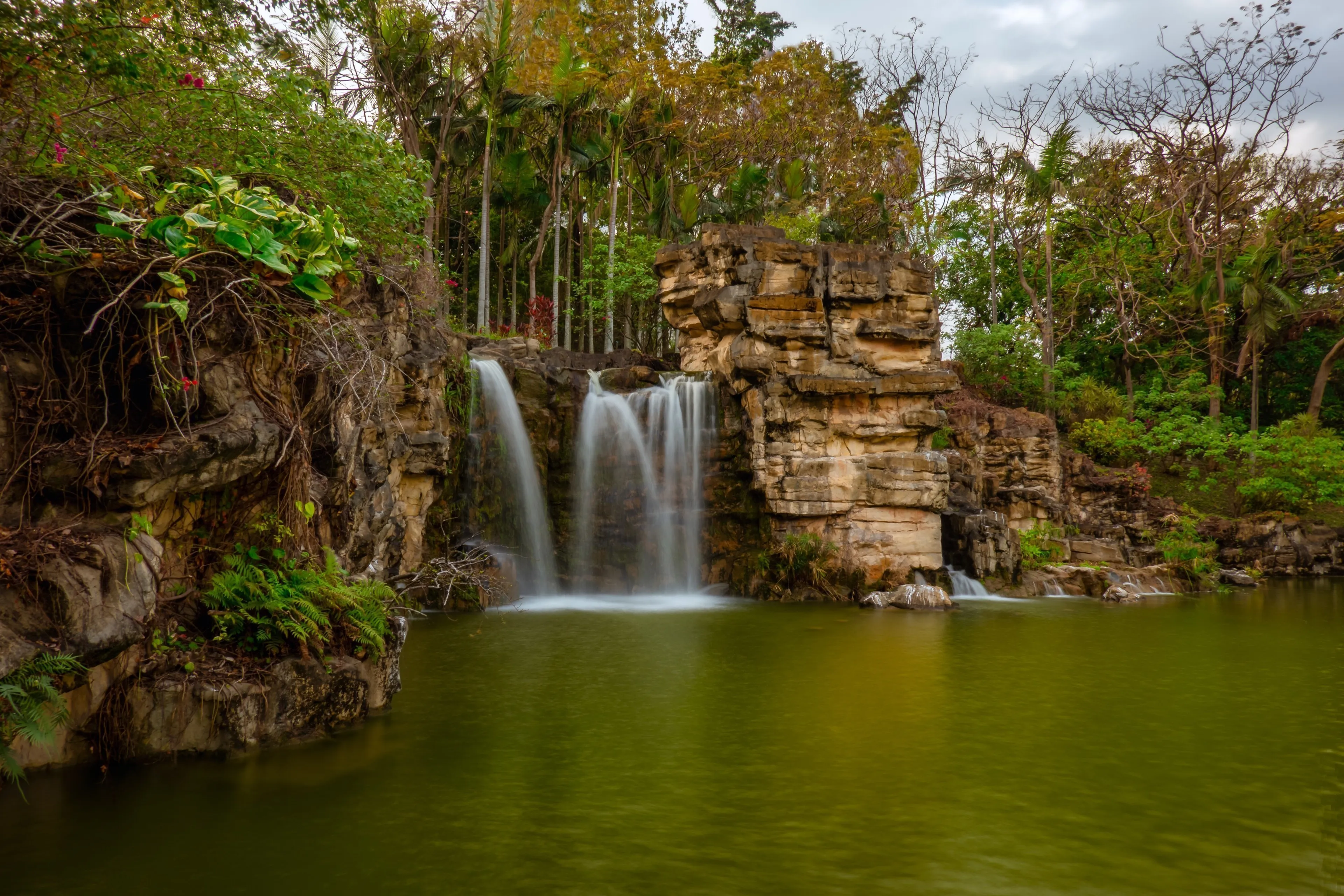 Influencer overlijdt na selfie aan rand van waterval