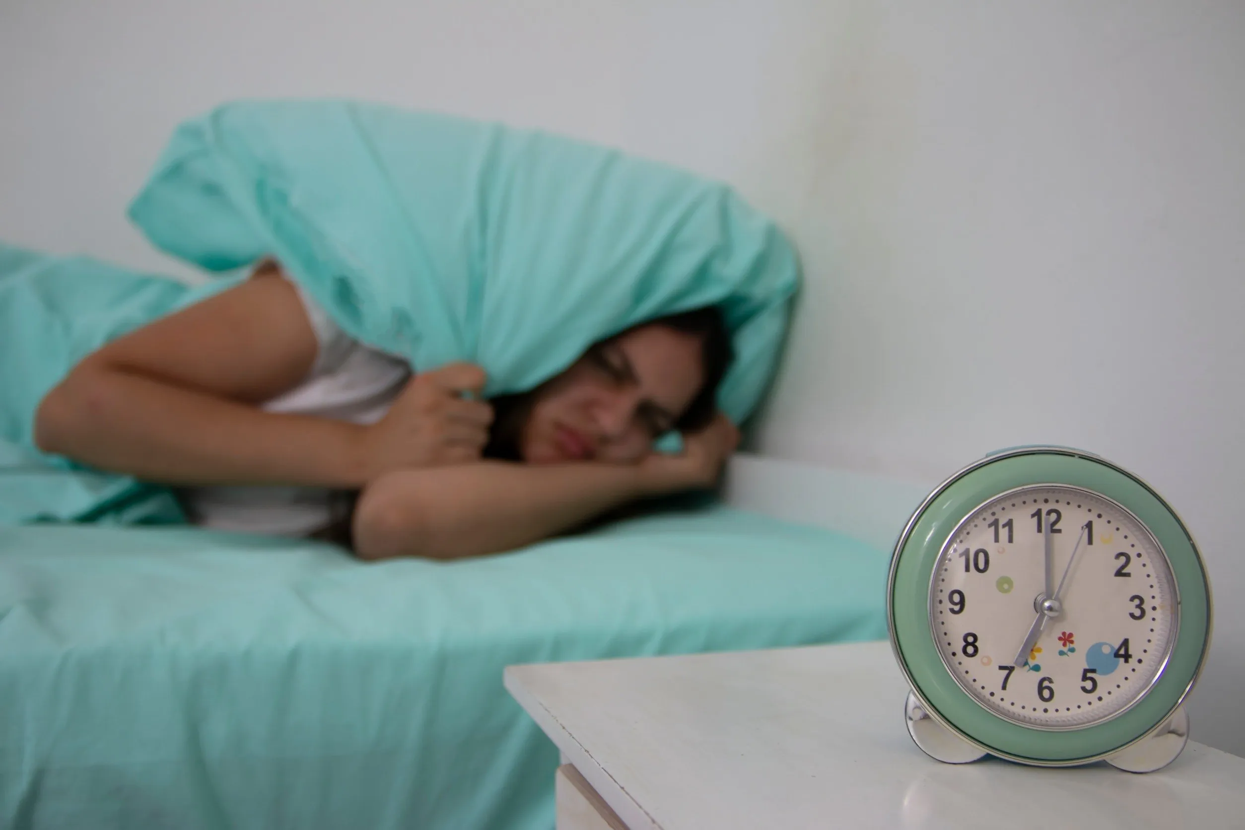 Wakker worden met hoofdpijn, hoe komt dat en wat kun je er aan doen