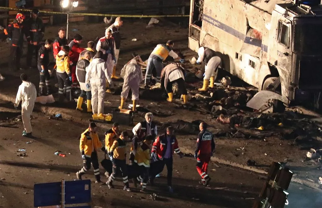 29 doden en 166 gewonden na aanslag istanbul1481421404