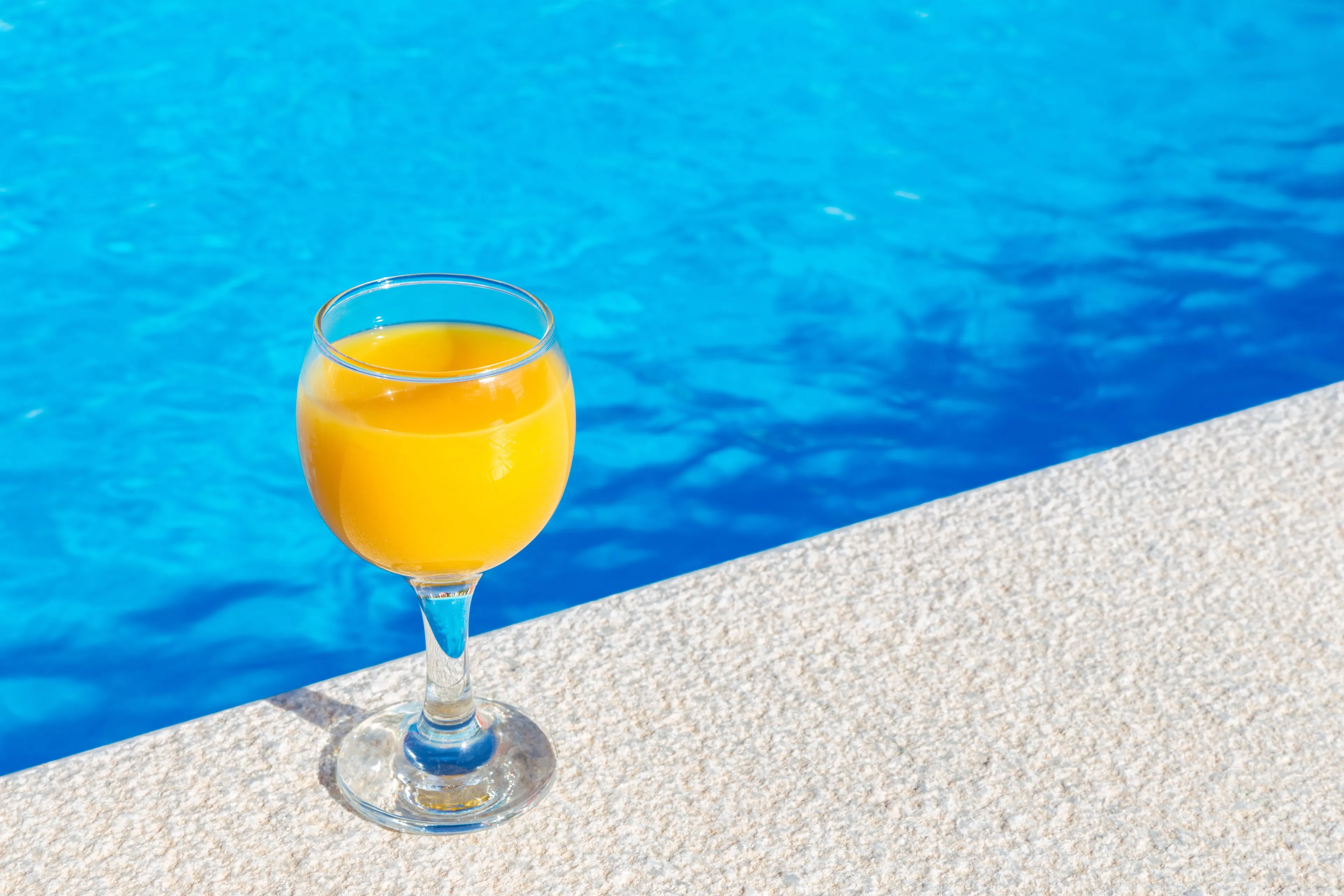 Is fruit eten gezonder dan het versgeperste sap opdrinken?