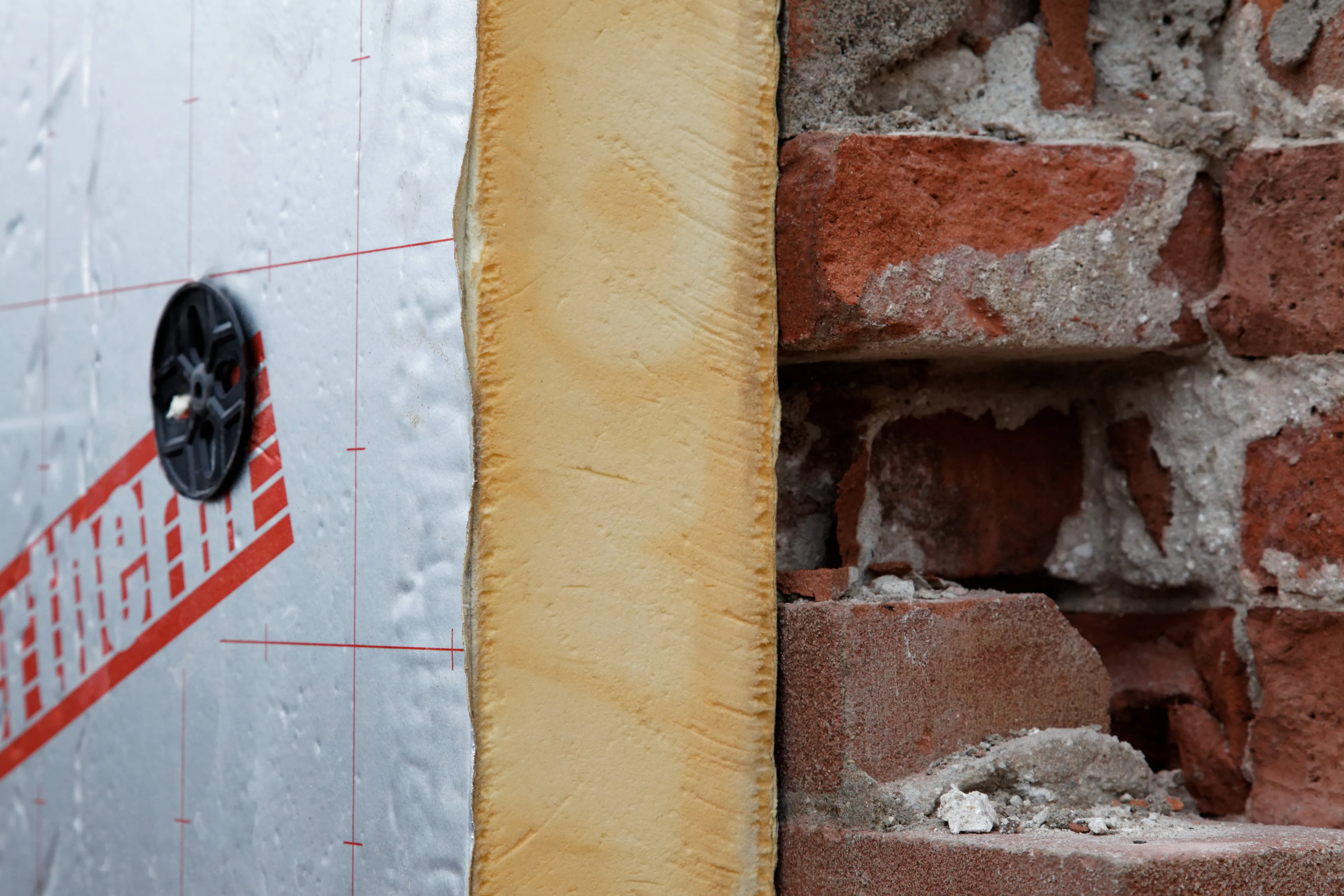 Gezondheidsklachten door pur-isolatie: 'Purschuim zou verboden moeten worden'