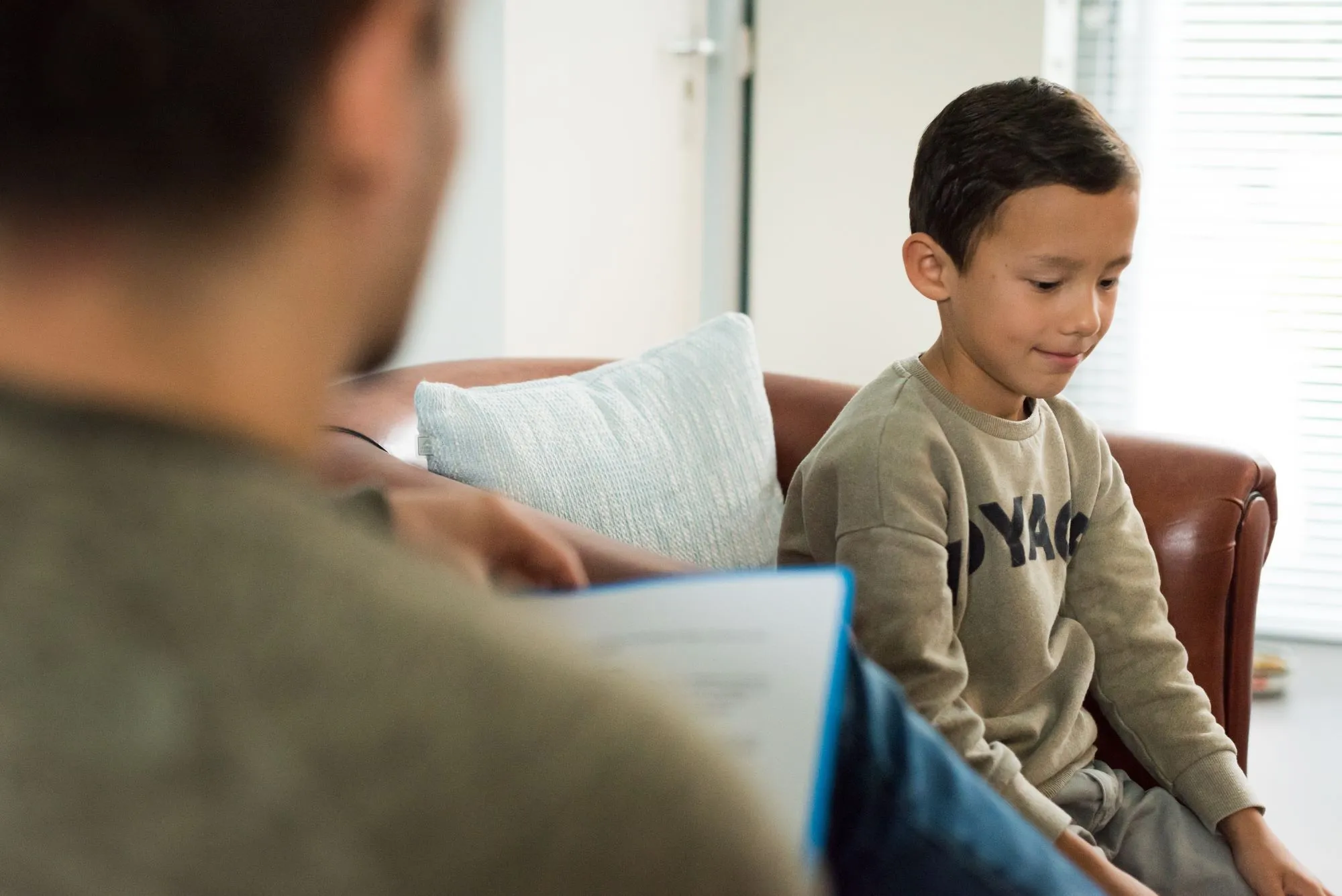 Ouders moeten hun kinderen niet zo snel naar psycholoog sturen: "Geef ze ruimte om te vallen"
