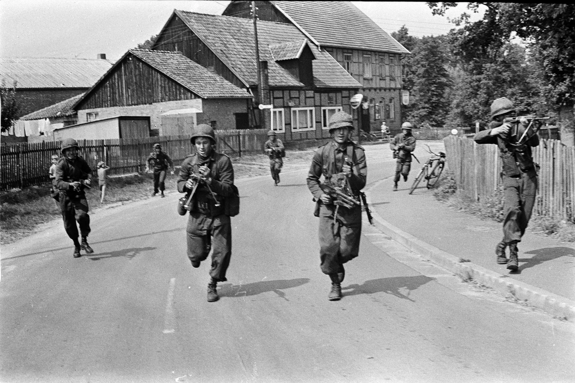 Legeroefeningen in 1981: ladingen bier, sterke drank, sigaretten, chips en chocola