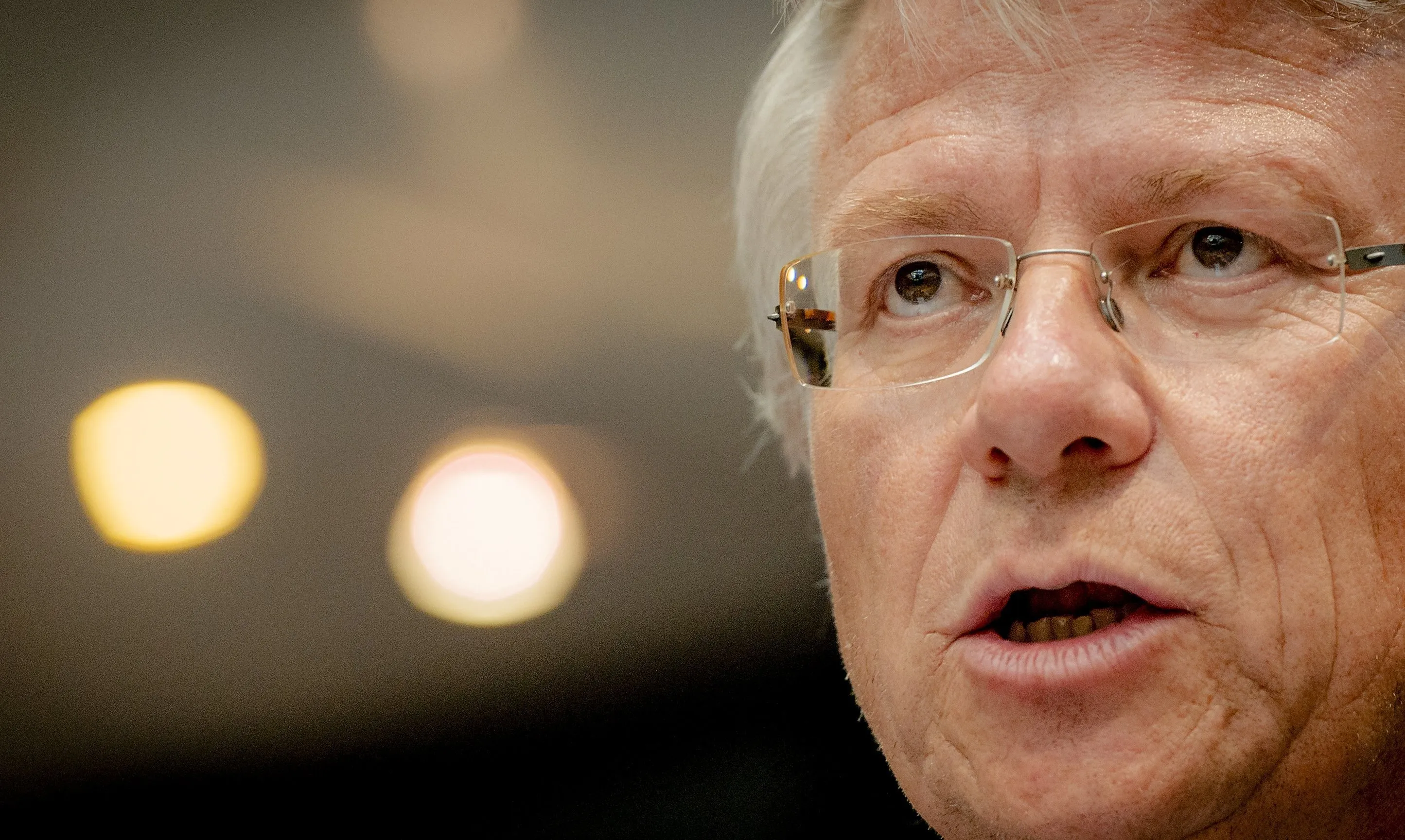 Schreeuwen, roddelen en intimideren. Gelderse commissaris van de Koning John Berends (CDA) is een pestkop