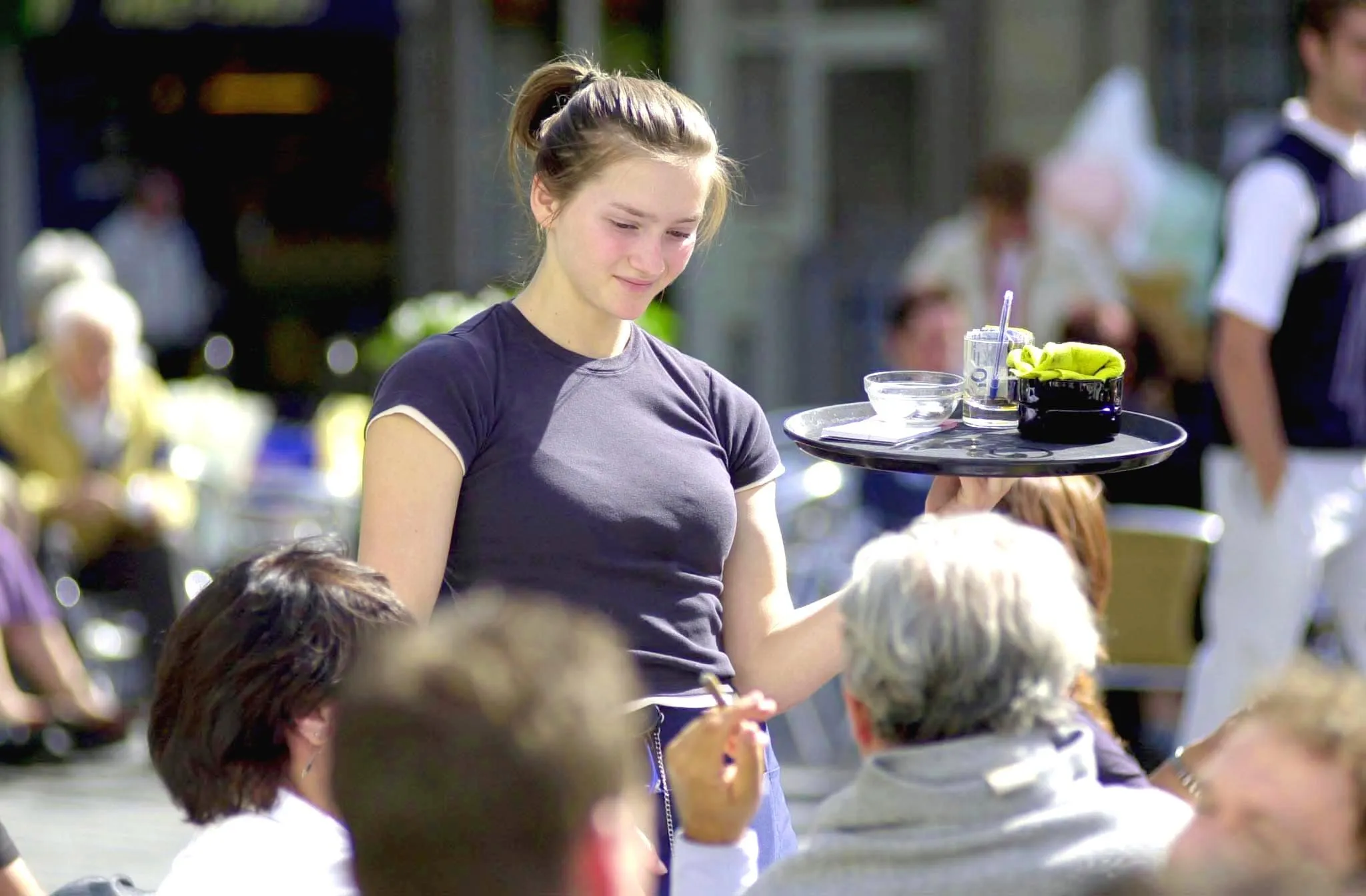 Fooi geven in het buitenland: dat kan niet via de pin