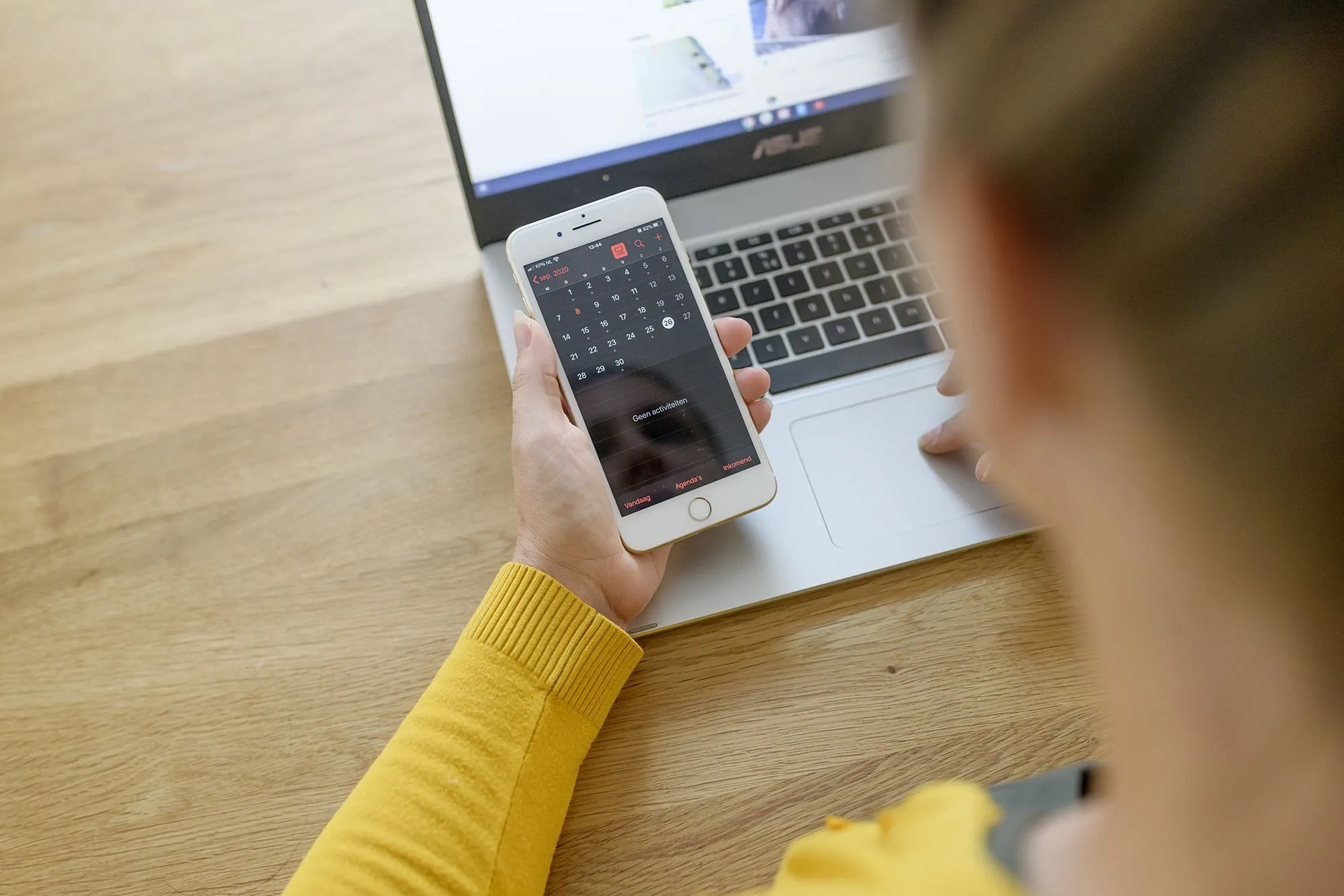 Krankzinnige hoeveelheden data: zoveel mail, appjes en Tinder-swipes versturen we per minuut