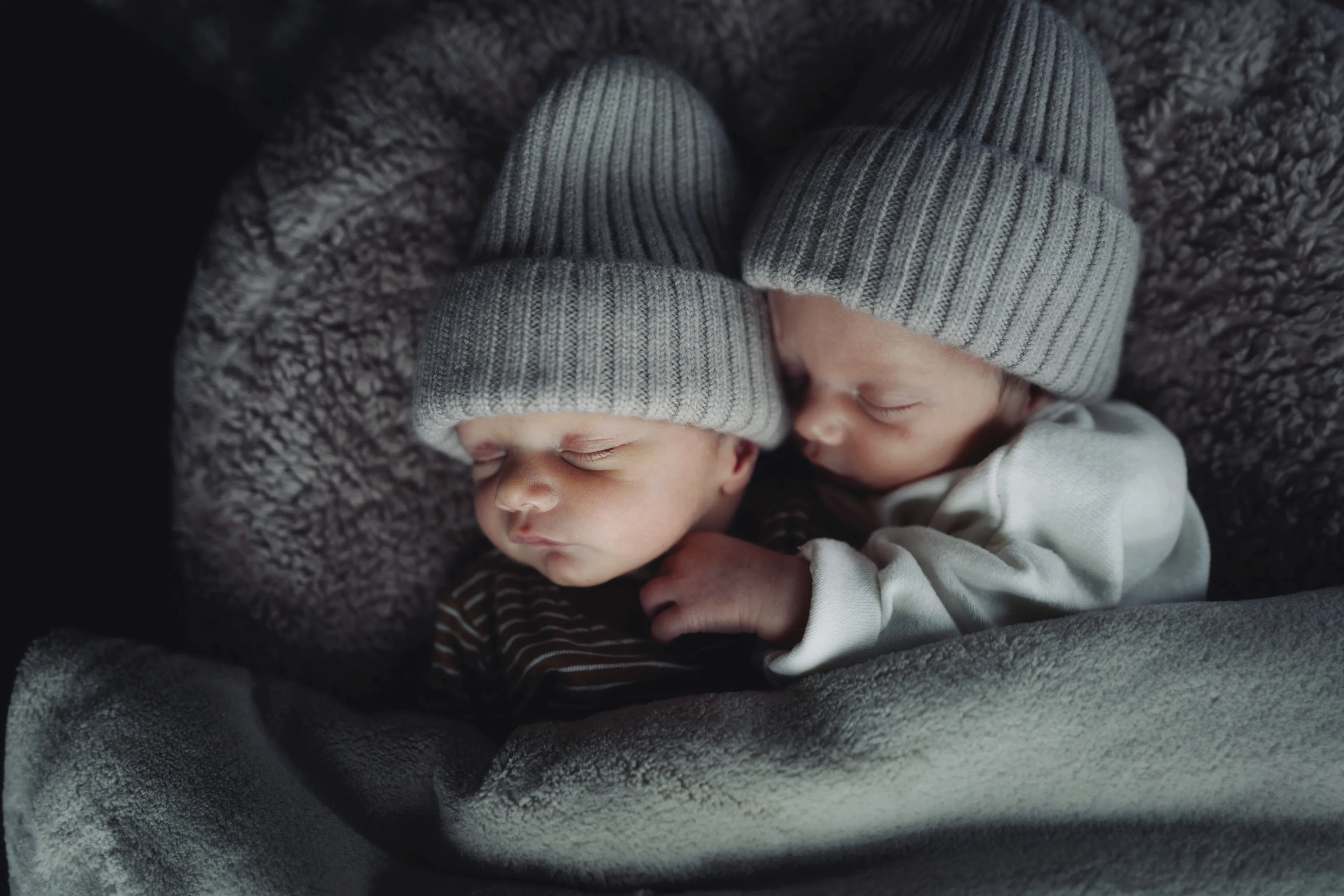 Eeneiige tweeling genetisch niet identiek: mogelijk gevolgen voor nature/nurture-studies