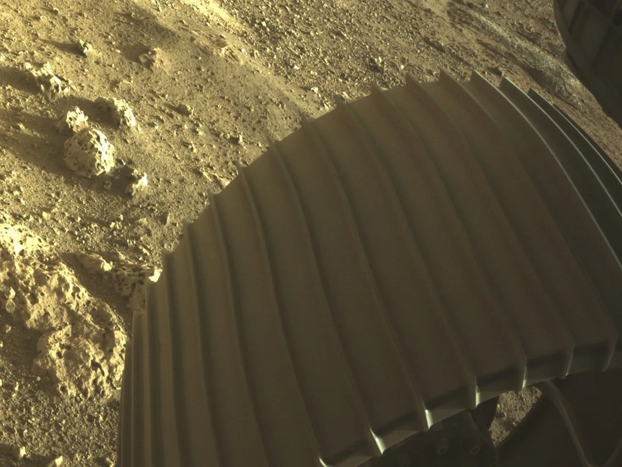 Spectaculaire eerste foto's van de Marsrover