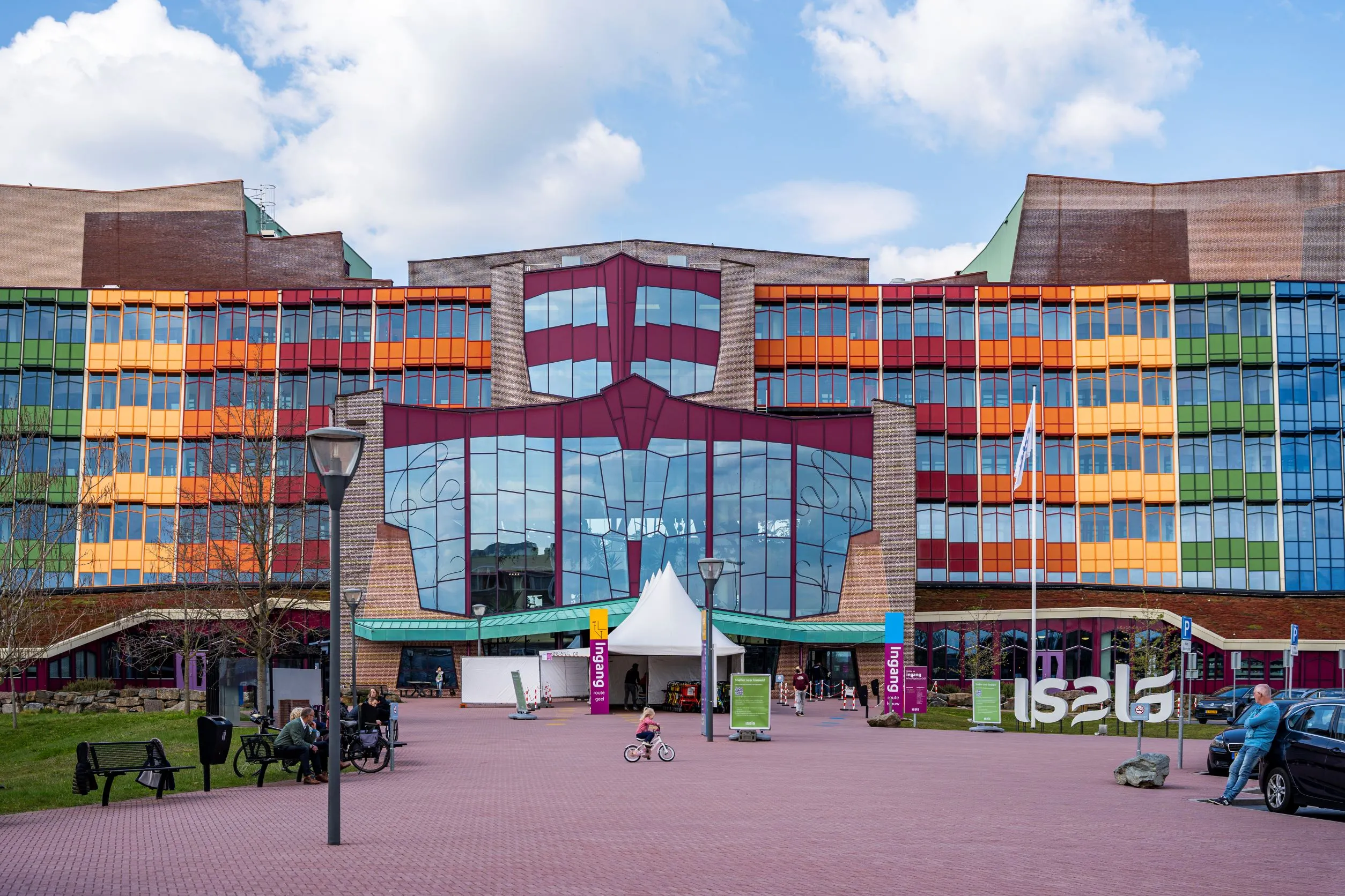 Steekpenningen en fraude op hartafdeling Isala: mogelijk duizenden hartoperaties onnodig uitgevoerd