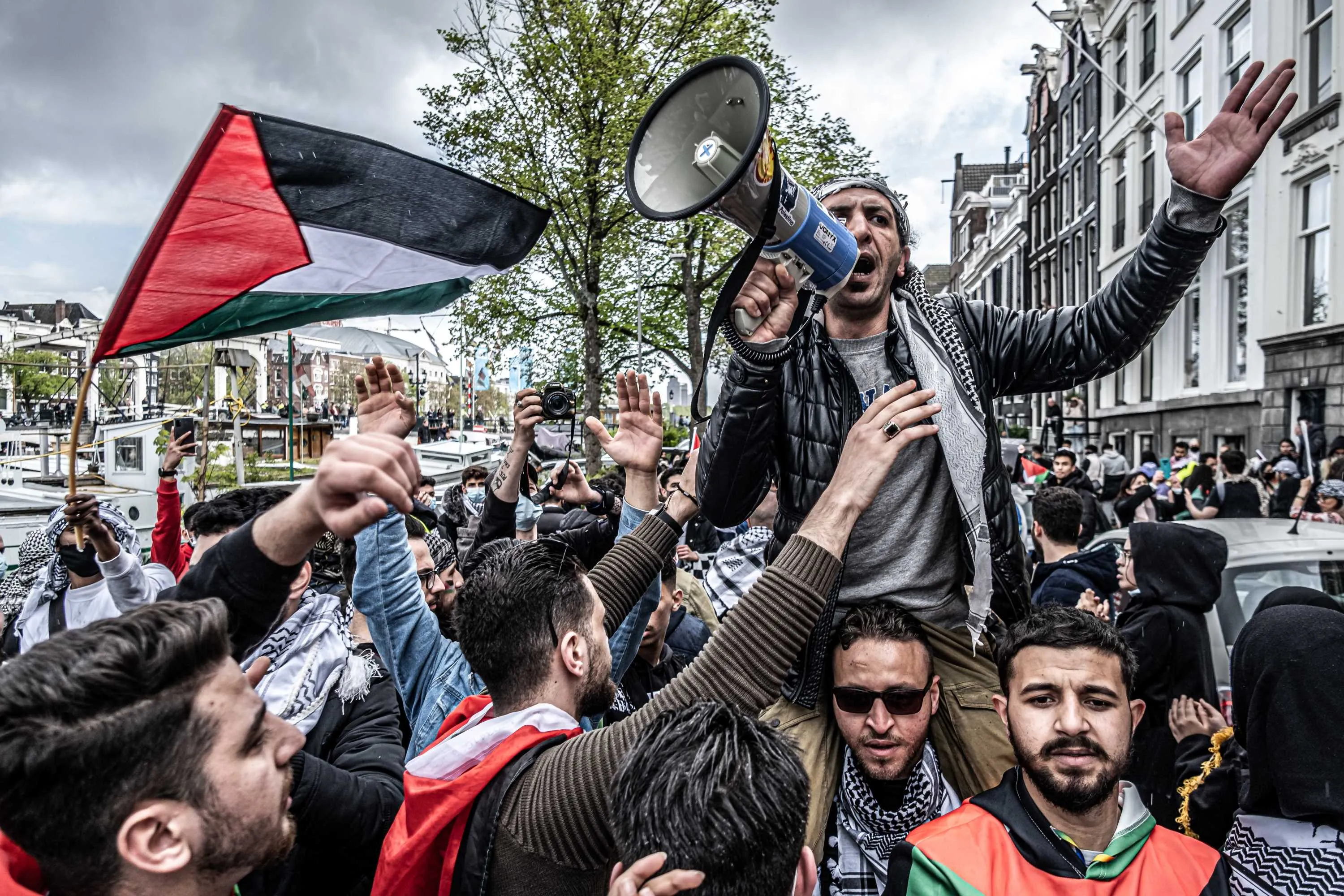 Duitse politievakbond waarschuwt voor verlies van controle: “Sharia kan grondwet vervangen”