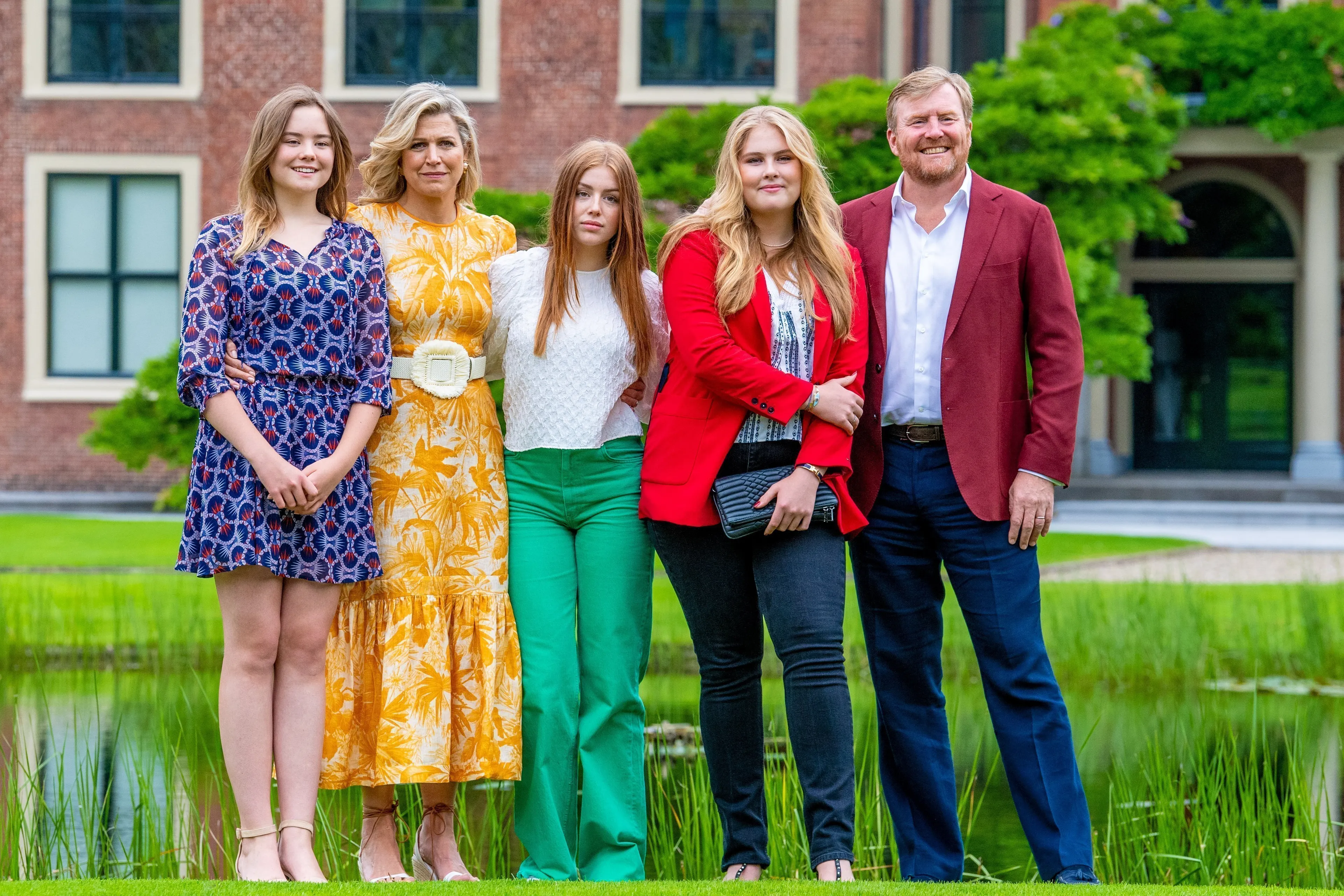 Veel teveel mensen op feestje Amalia: Oranjes hebben weer lak aan coronaregels