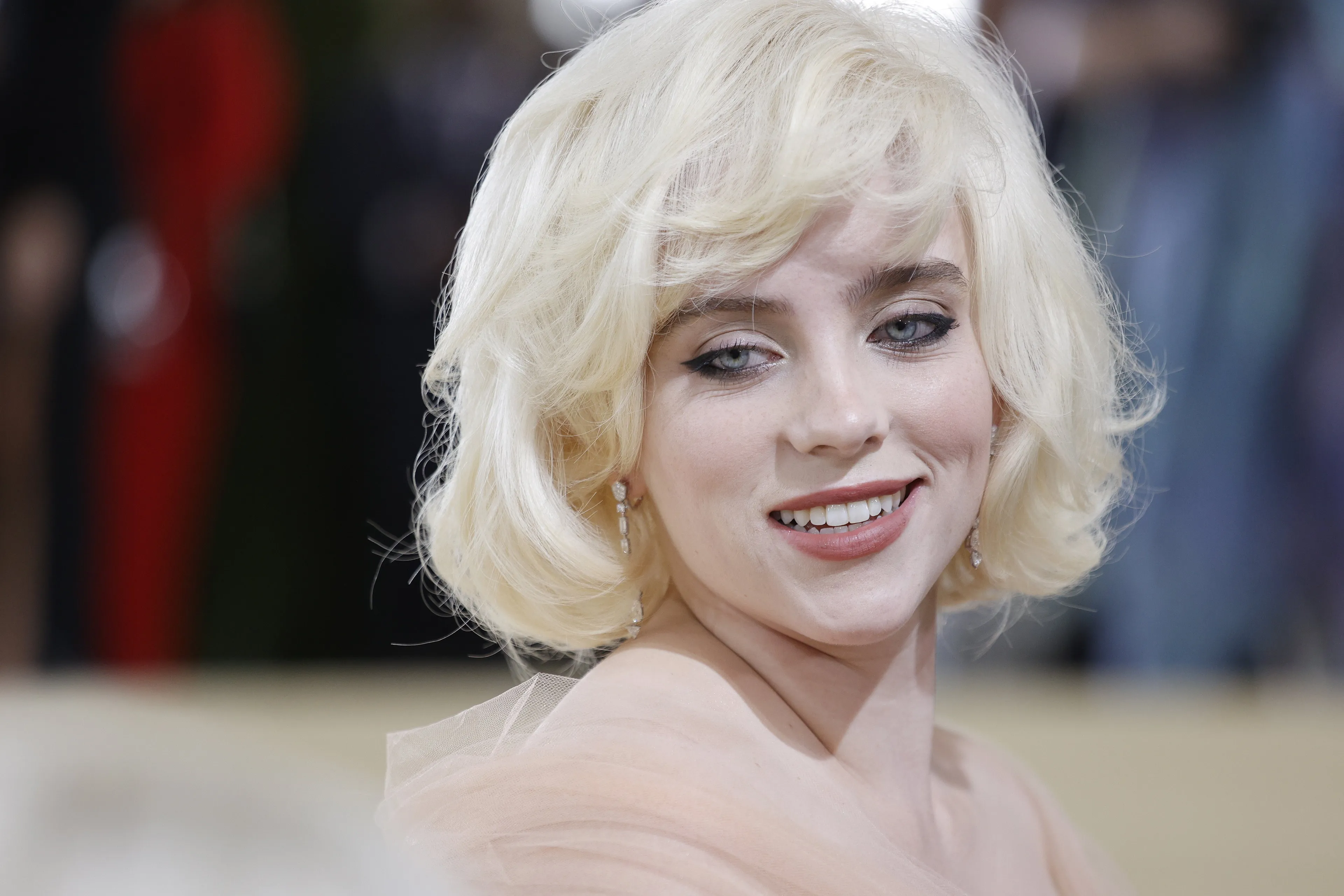 Billie Eilish: "Mensen zijn bang voor grote borsten"