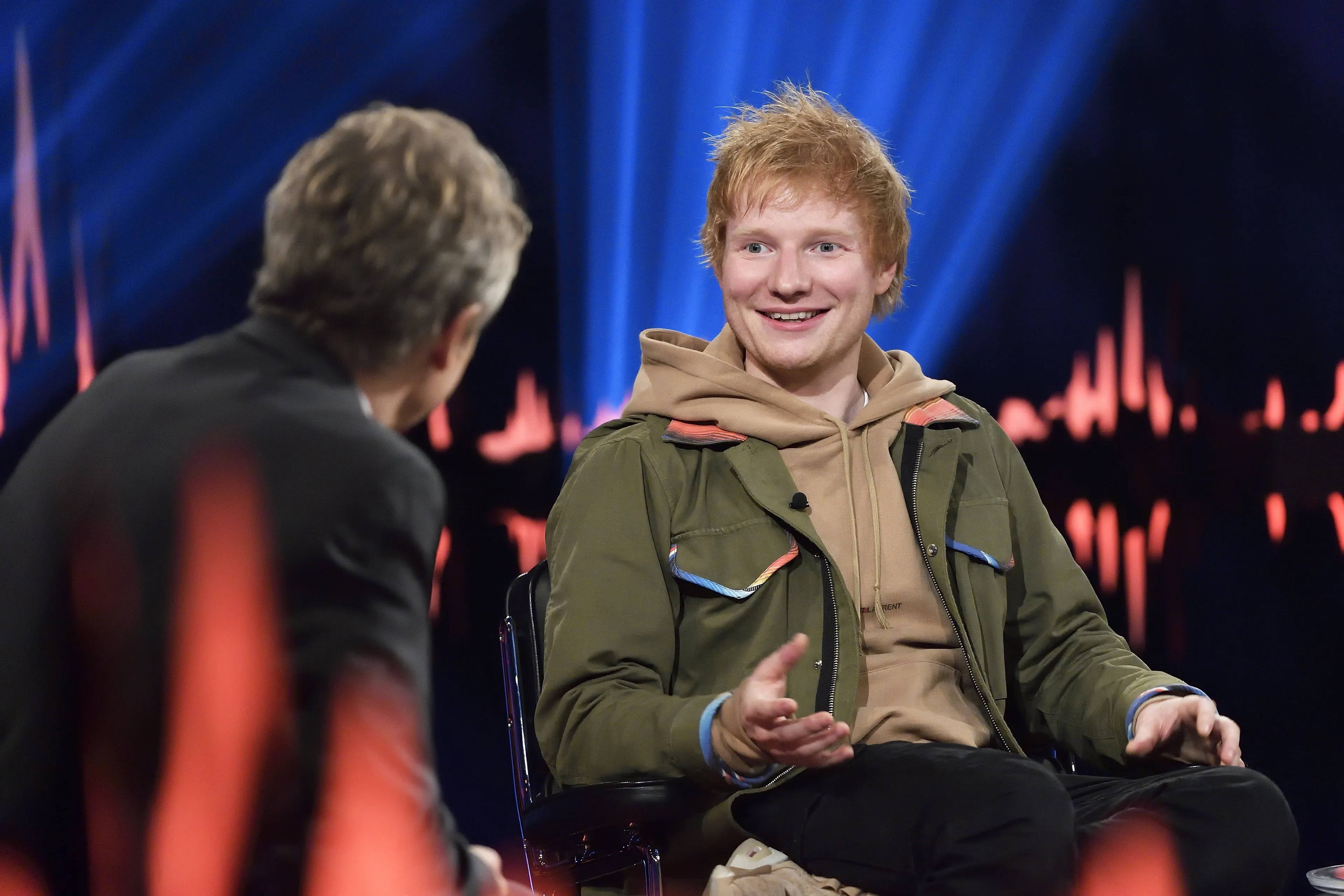Ed Sheeran dronk twee flessen wijn per dag: "Ik at en dronk de hele tijd"