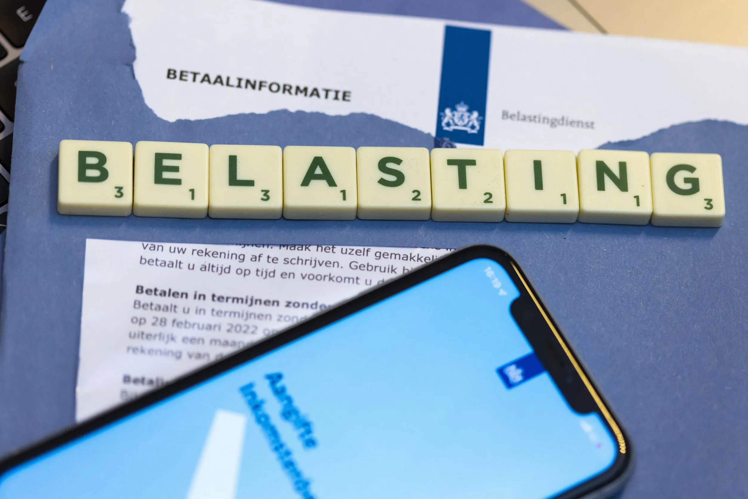 Loonbelasting per land: hoeveel van elke zuurverdiende euro gaat er naar de Belastingdienst?