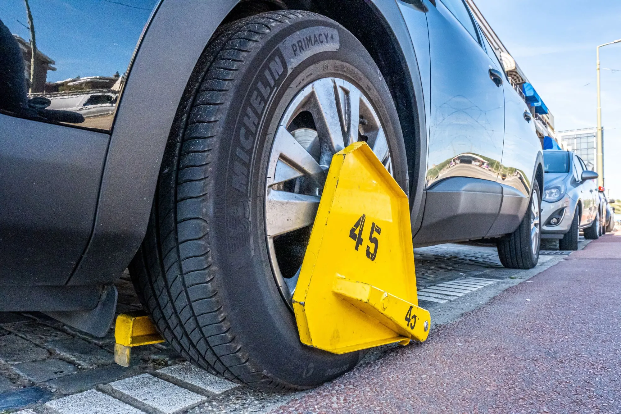 Buitenlandertje pesten in Scheveningen: wielklem en 385 euro boete voor half uur te lang parkeren