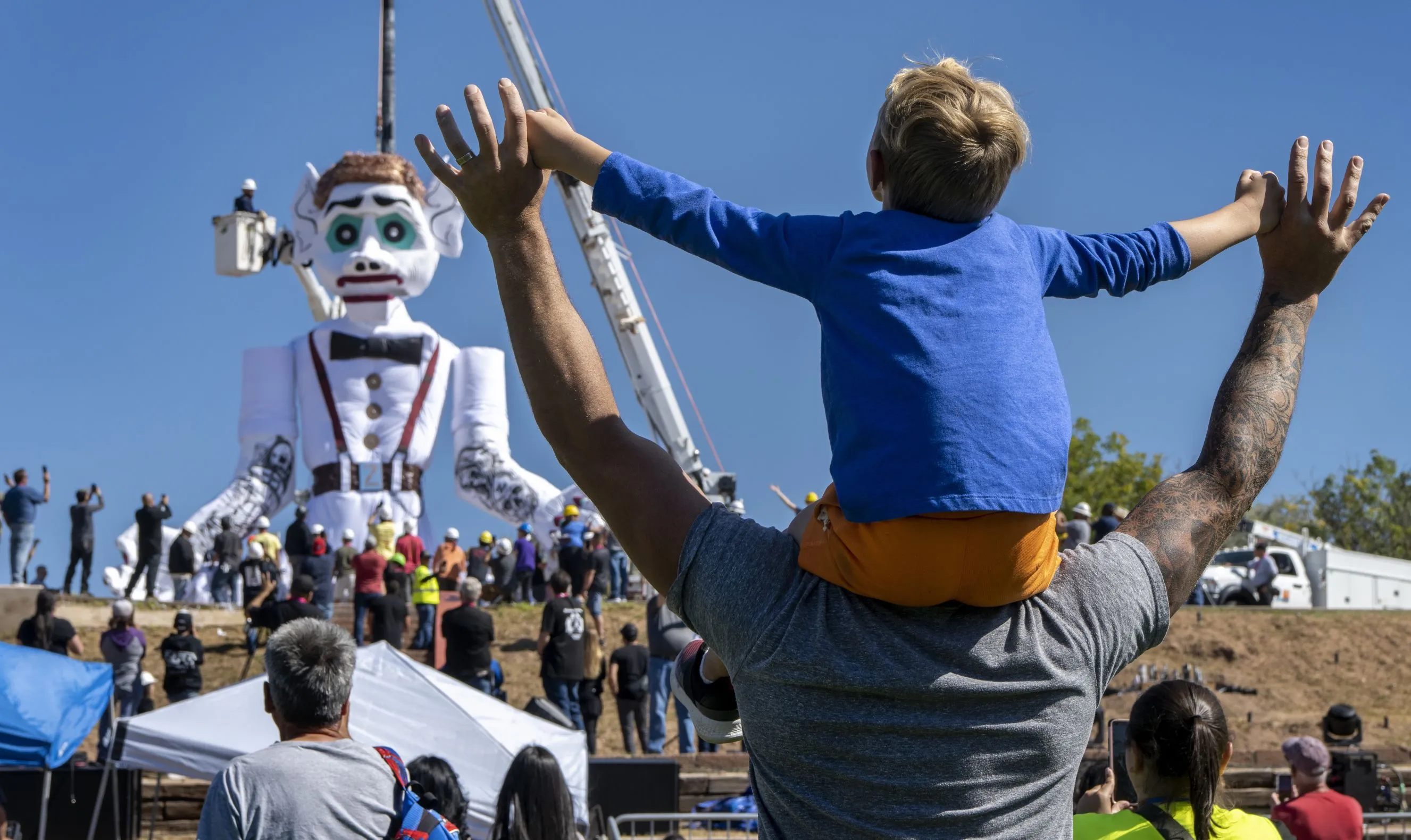 Bekijk de beelden: Burning Man eindigt in 15-baans file door woestijn: '12 uur van camping tot festivaluitgang'