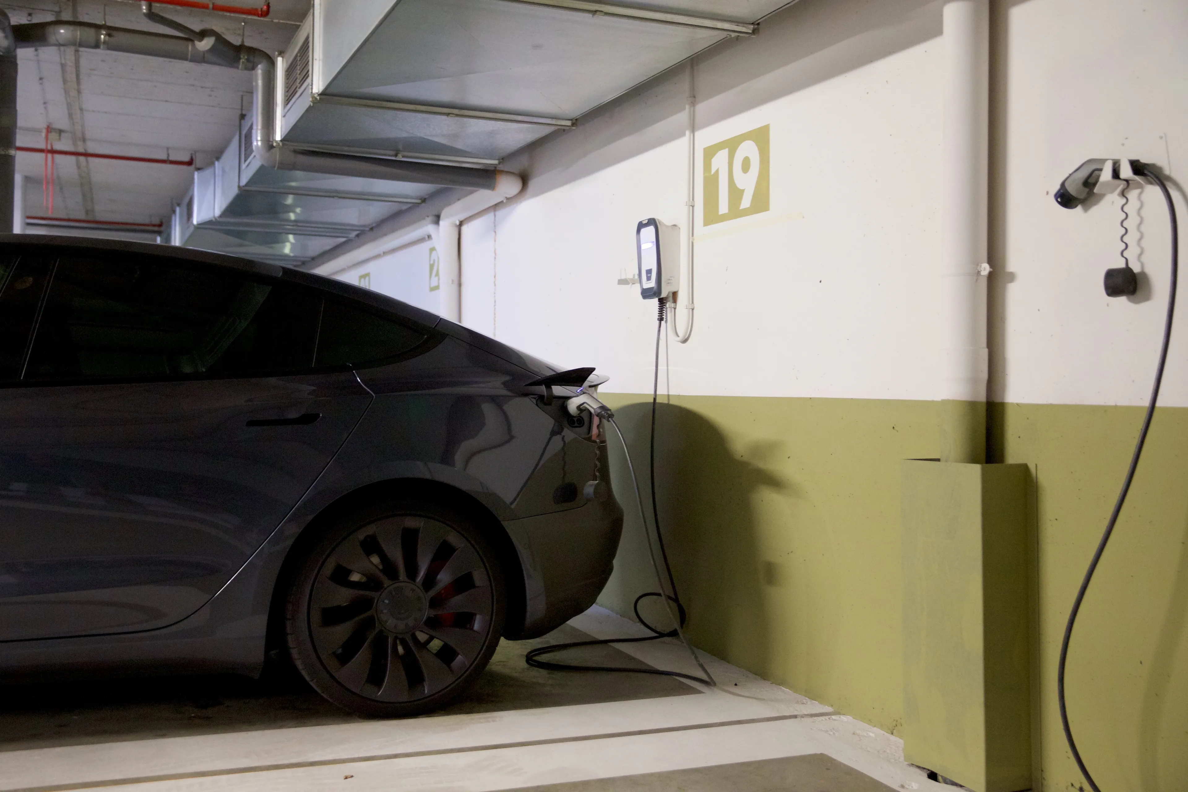 Instortingsgevaar voor oudere parkeergarages door zware SUV's en elektrische auto's
