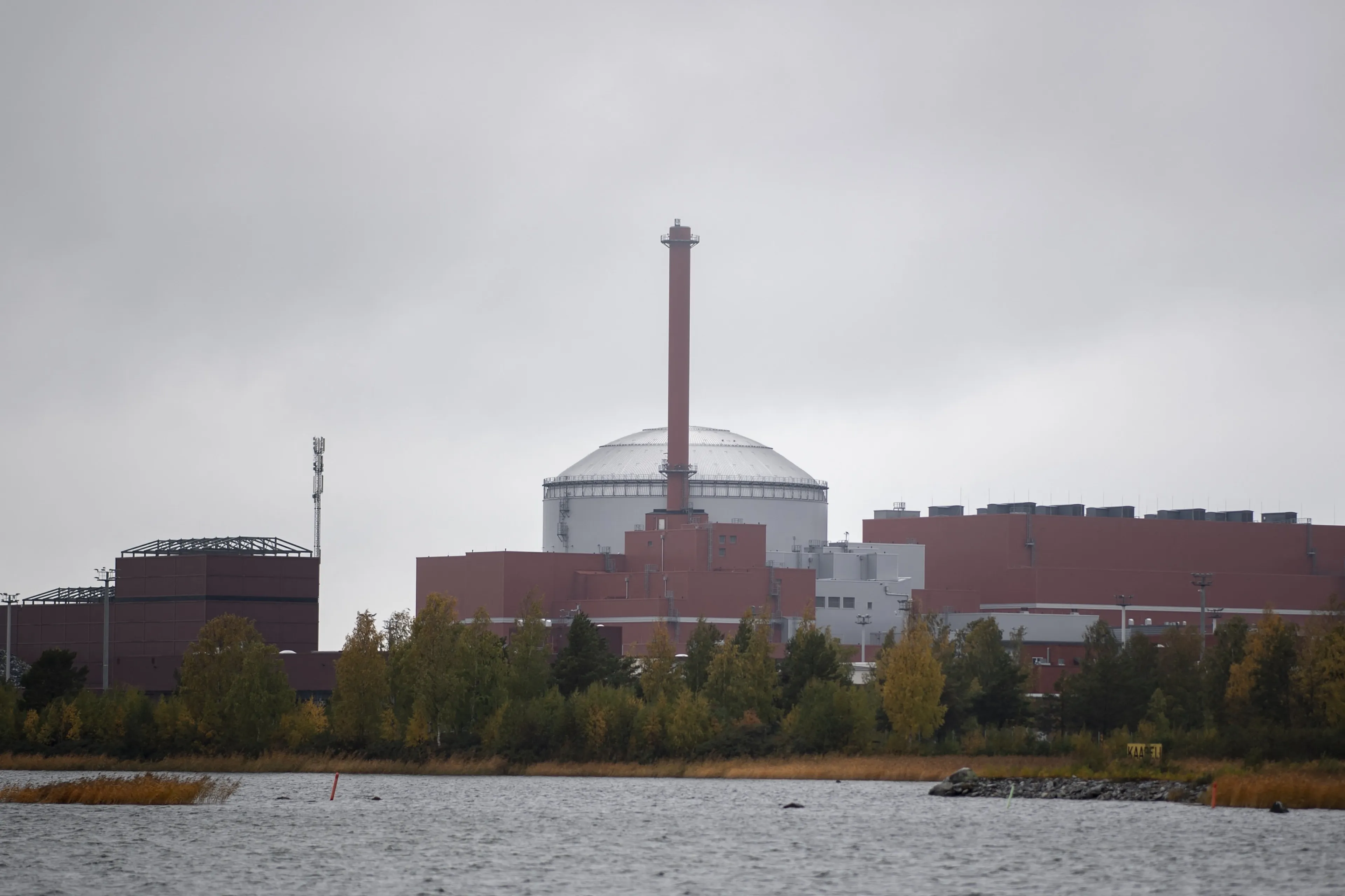 Duitsland stopt met kernenergie, terwijl Finland grootste kernreactor van Europa aanzet