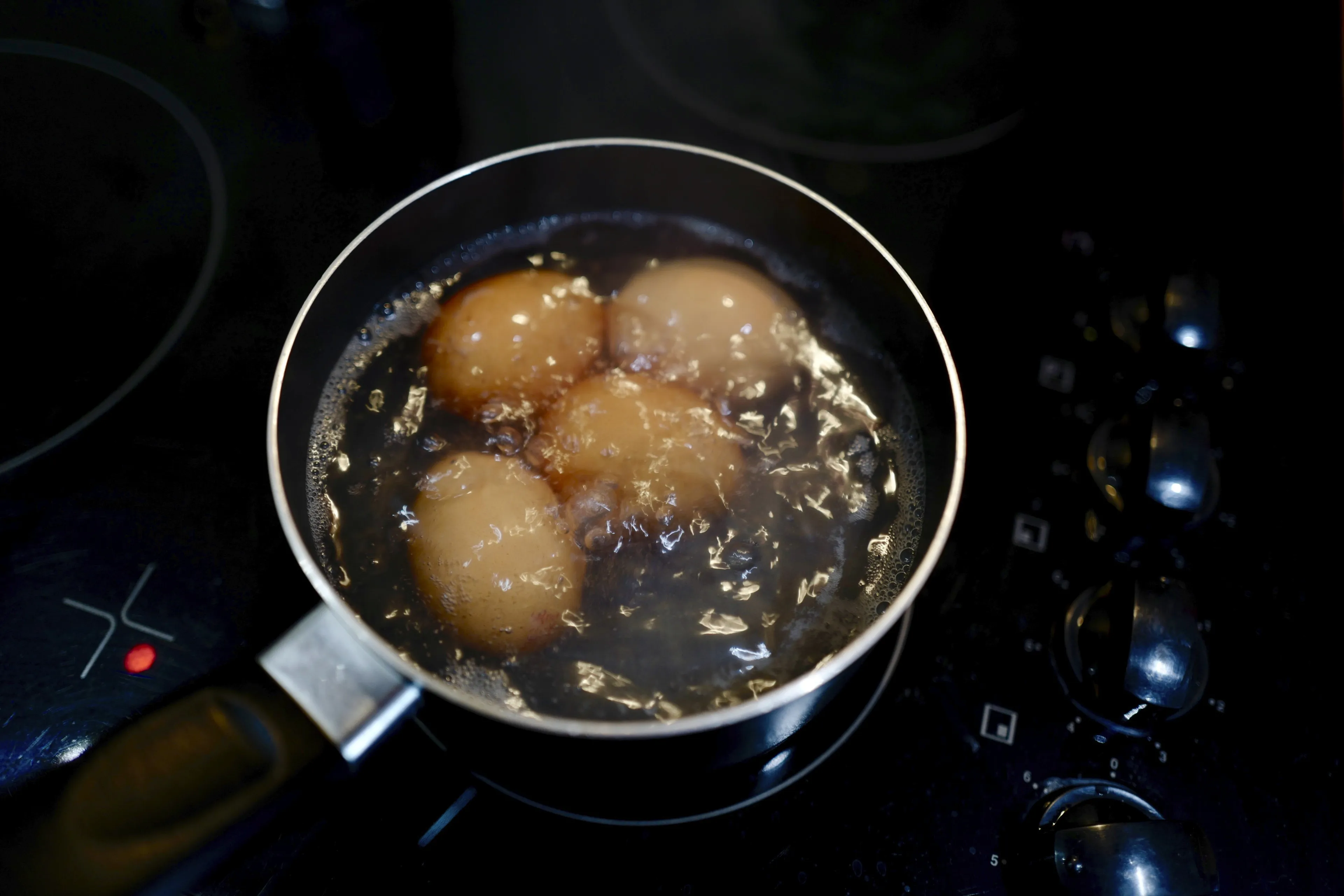Gooi het kookwater van je eieren niet weg: je planten smullen ervan
