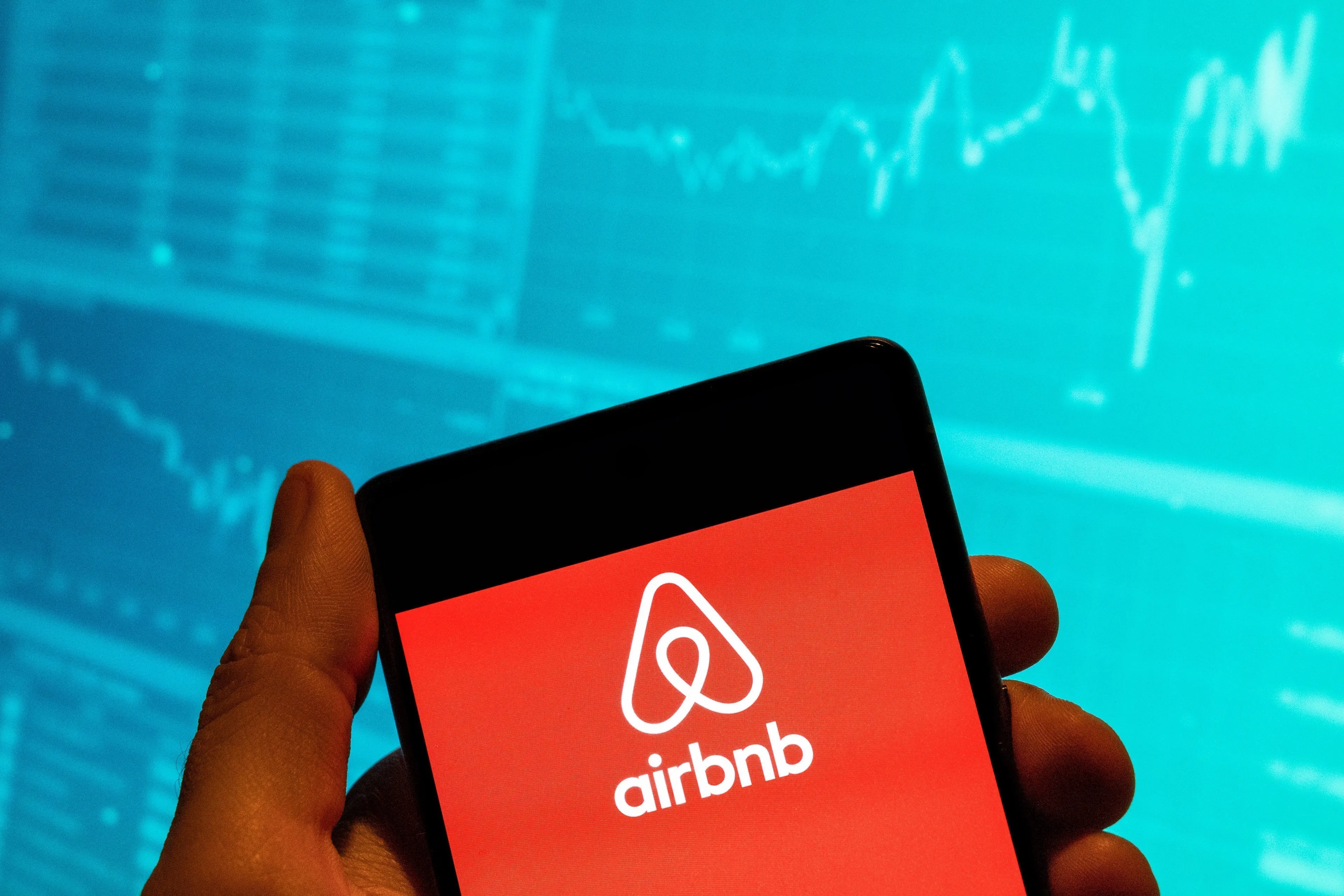 Baby overlijdt door fentanyl-overdosis in vakantiehuis: ouders slepen Airbnb voor de rechter