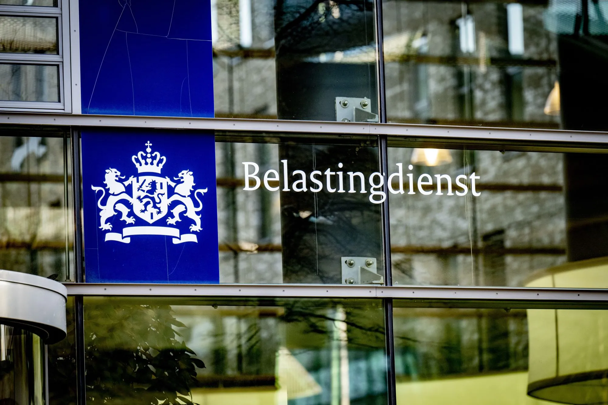 Kamer staat perplex: het is nog altijd een chaotische bende bij Financiën en de Belastingdienst