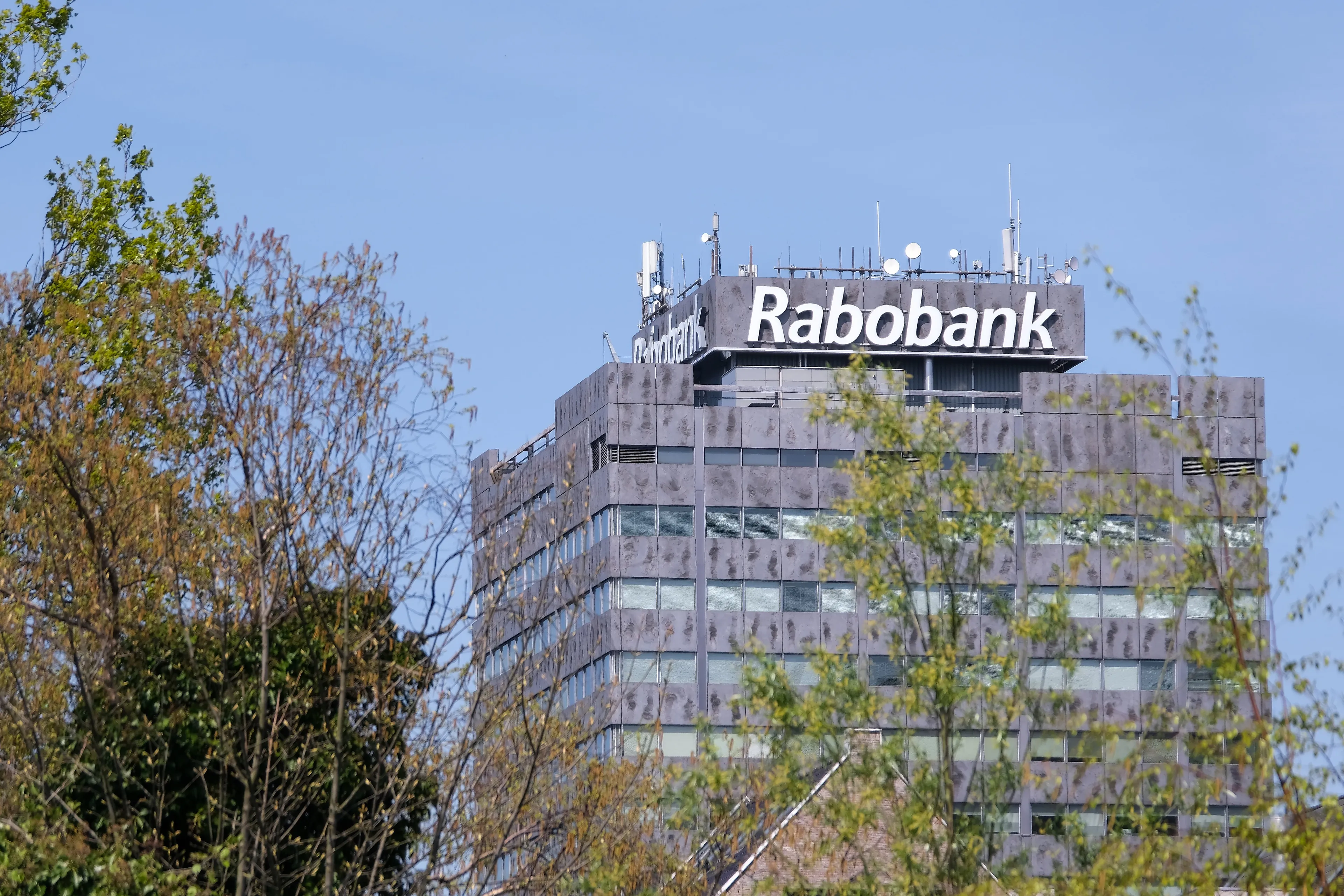 Kleeft er bloed aan jouw spaargeld? Deze banken scoren het slechtst