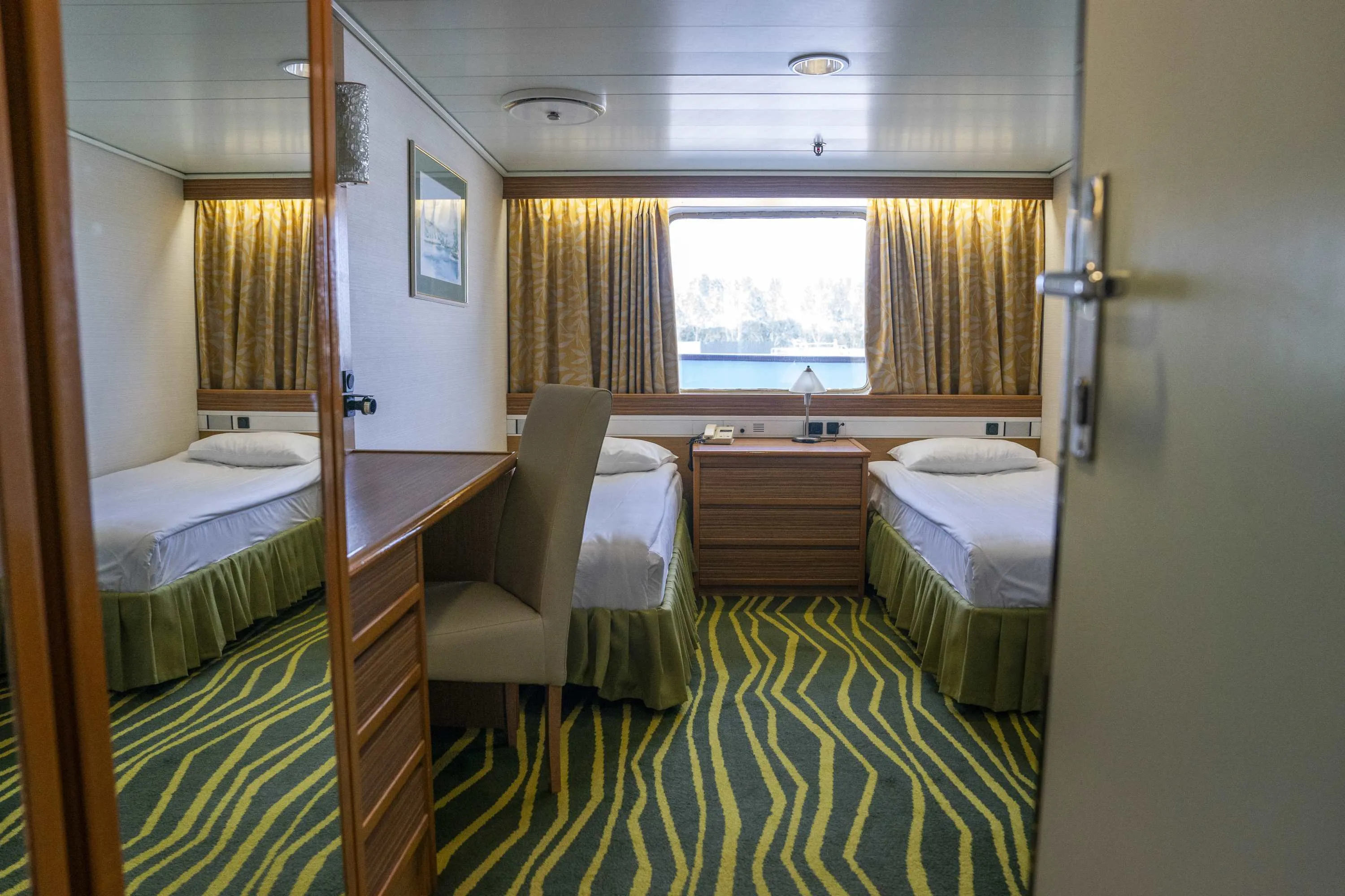 Hotelkamertips van een KLM-stewardess: Wat je allemaal niet kunt doen met een douchekapje