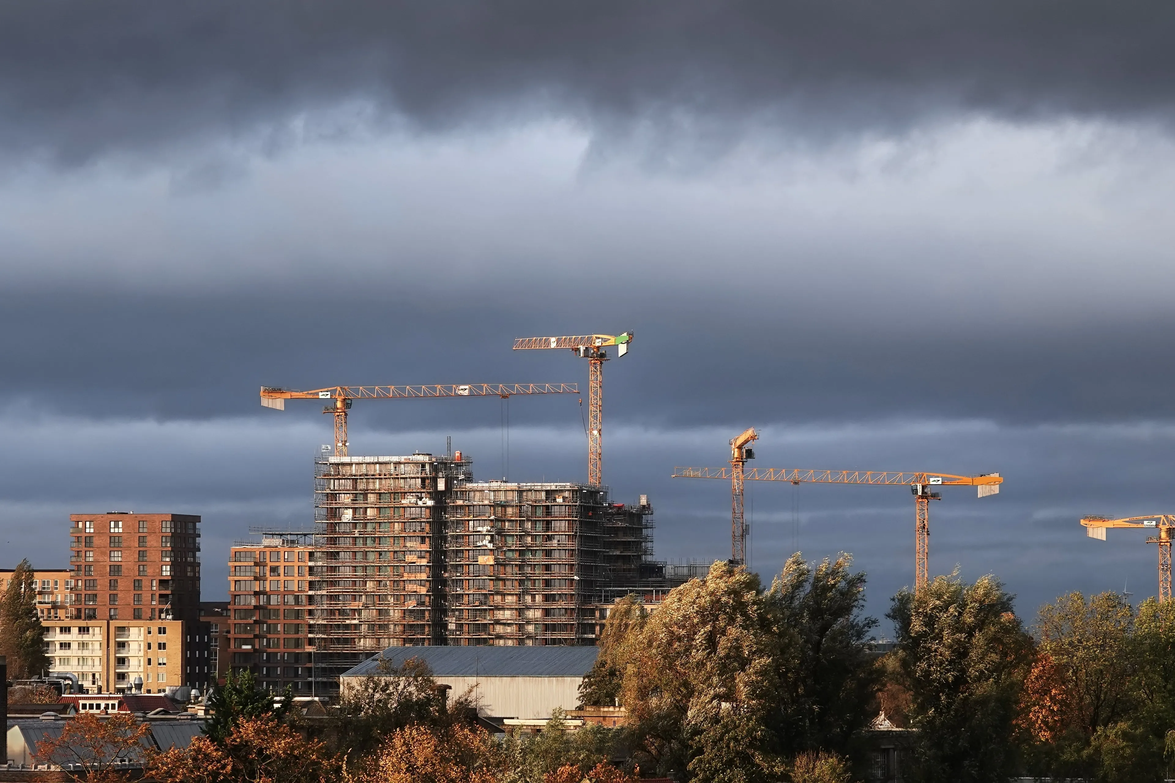 Economen leggen uit wat er écht moet gebeuren op de woningmarkt