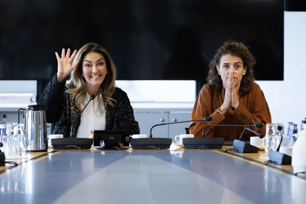 Kijk hoe Yesilgöz elke keer exact hetzelfde verhaaltje afdraait