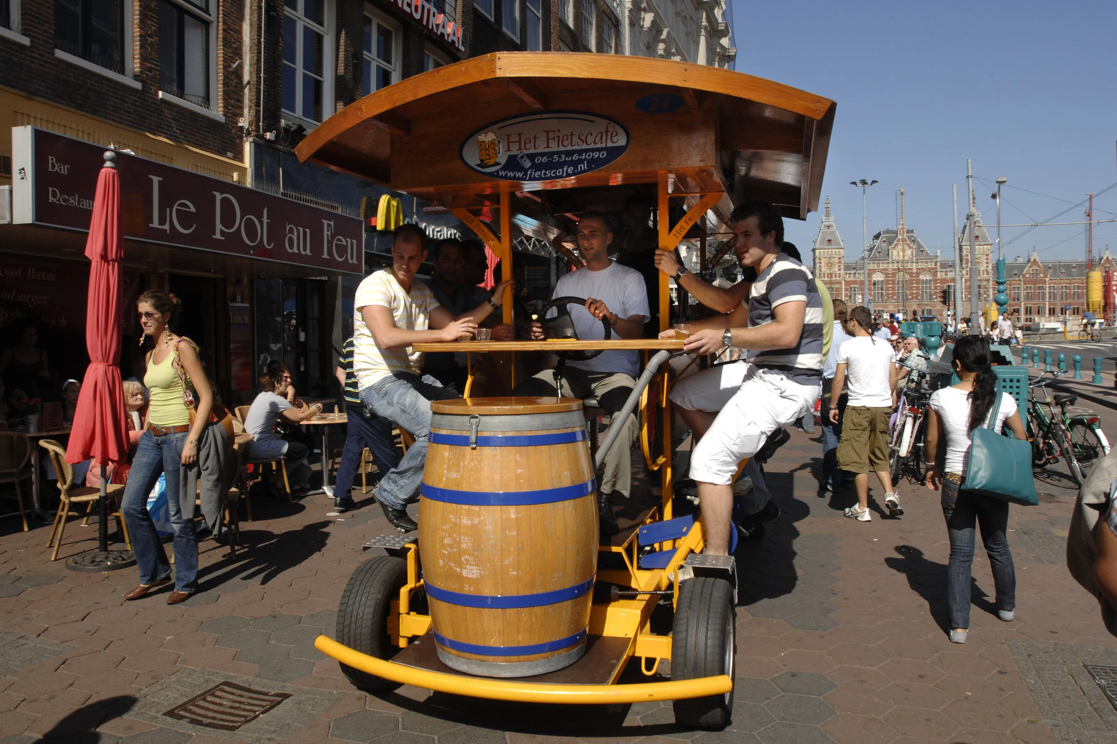 Wat is de alcohollimiet op de fiets en voor voetgangers, en kun je een boete krijgen of erger?
