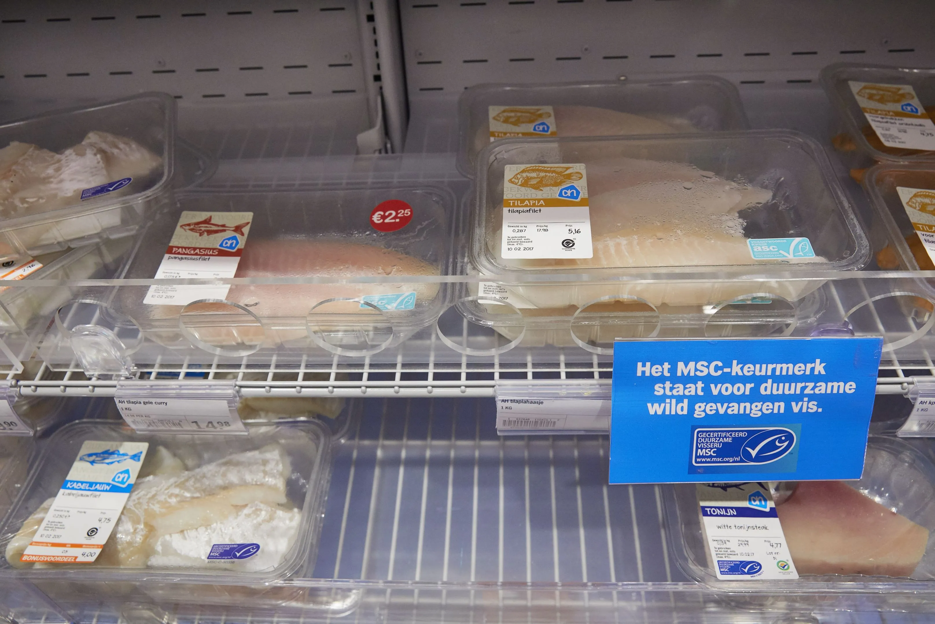 De supermarkt bedondert je met peperdure ontdooide visfilets