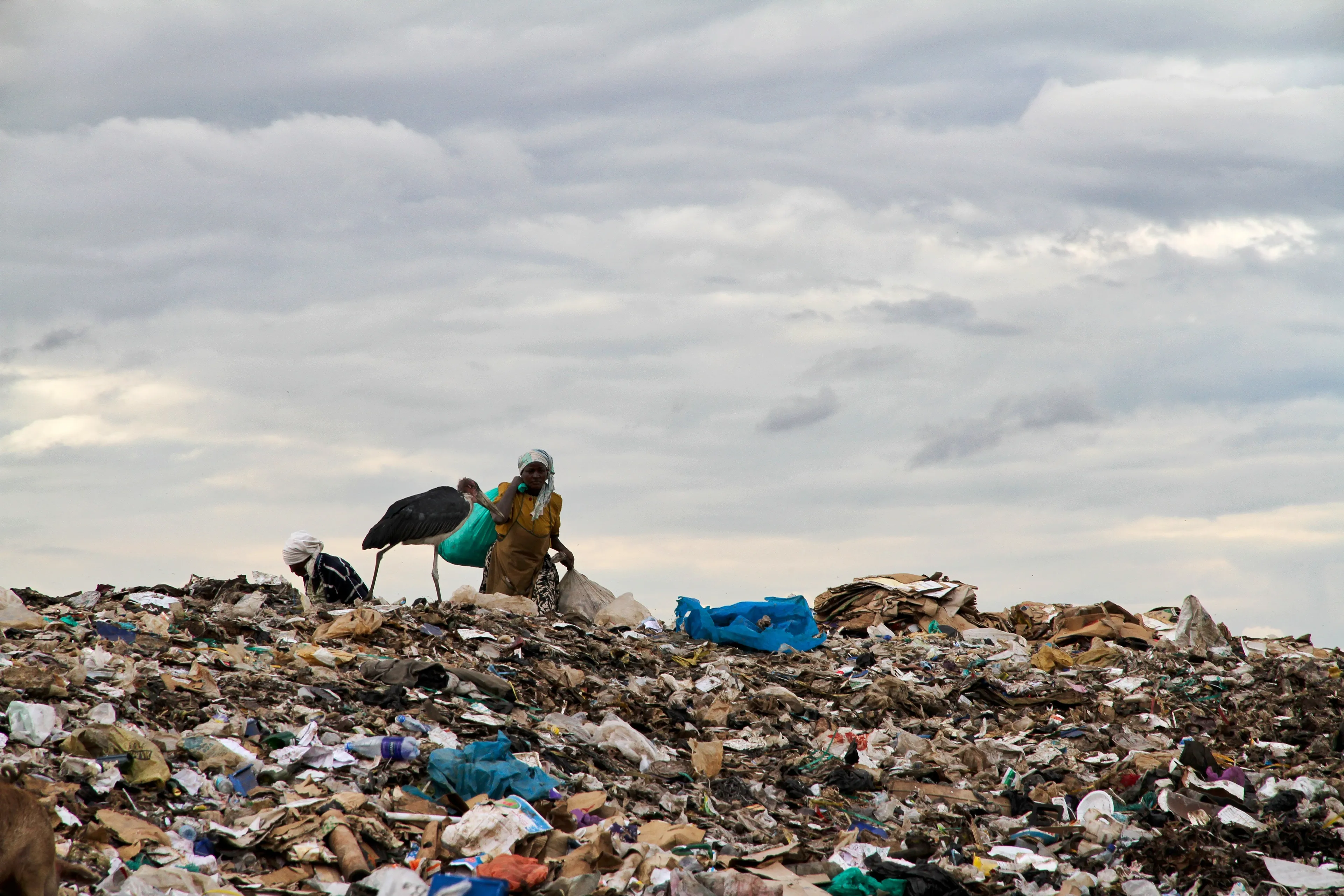 Afgedankte Nederlandse kleding verziekt milieu in Kenia: komt in water, grond en lucht terecht