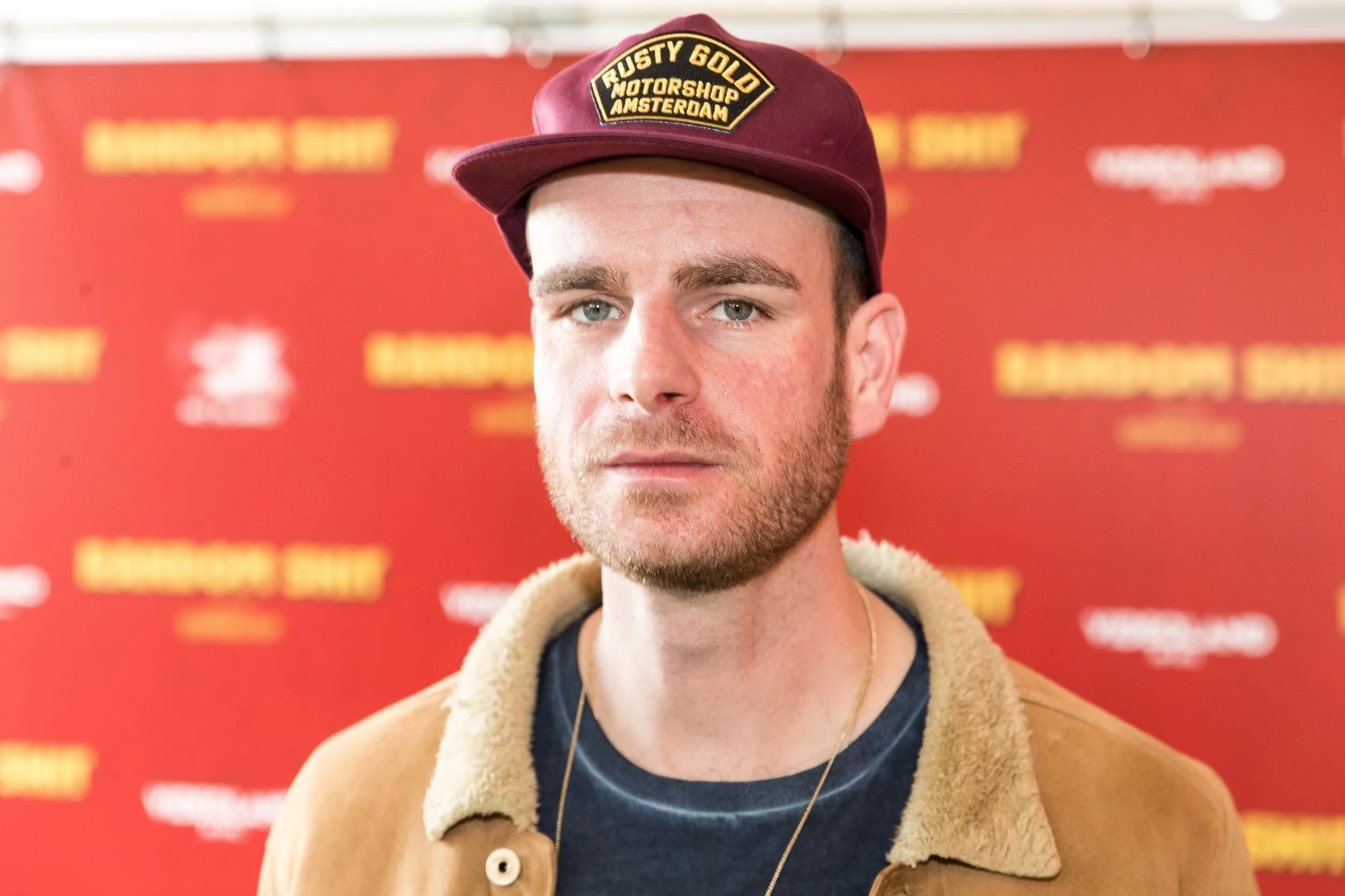 Henry van Loon en Bram Krikke maken geniale parodie op lifestylegoeroe: 'Be real, be yourself'